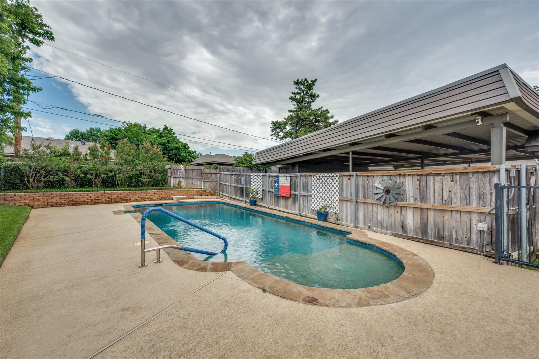 main property photo 32