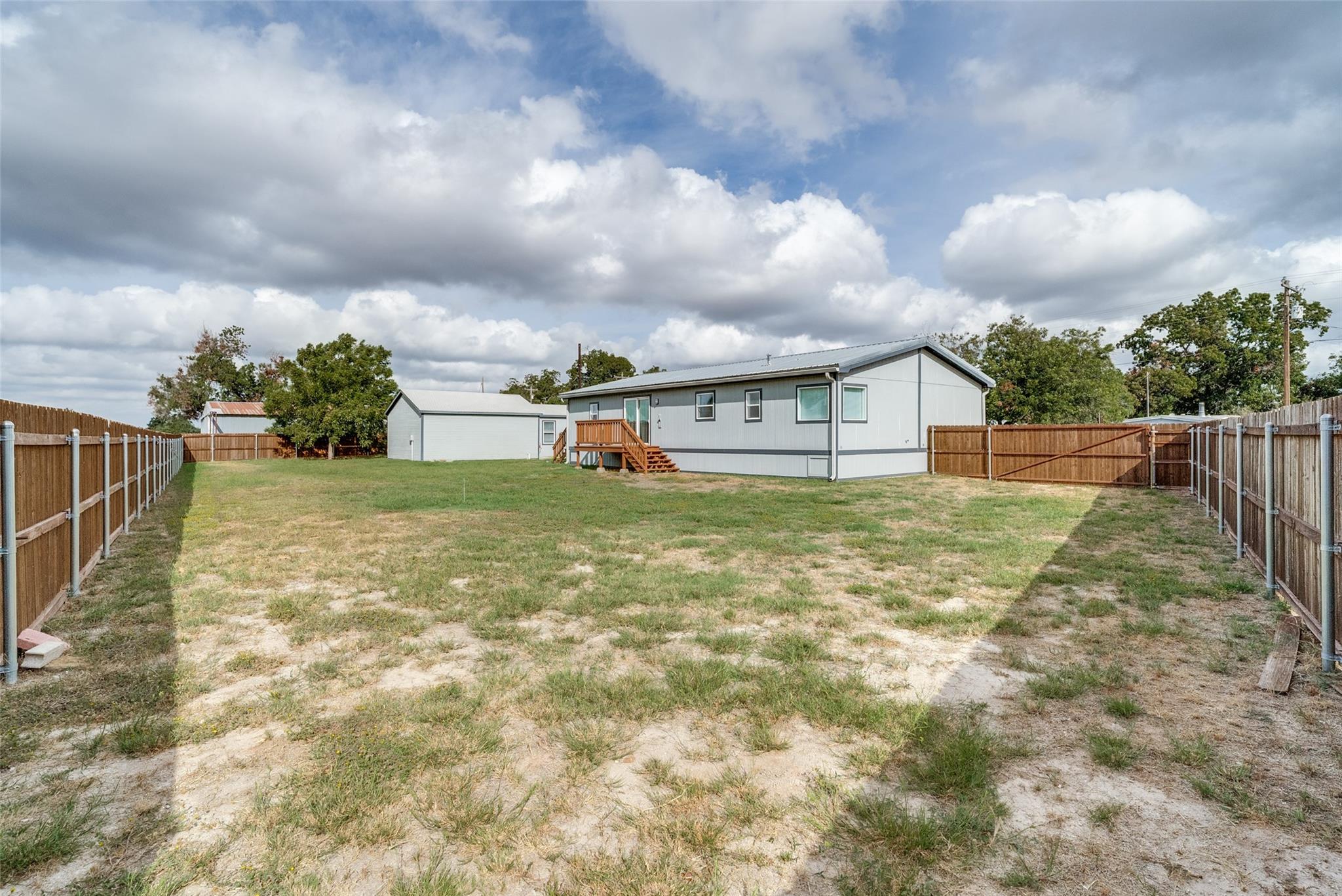 main property photo 23