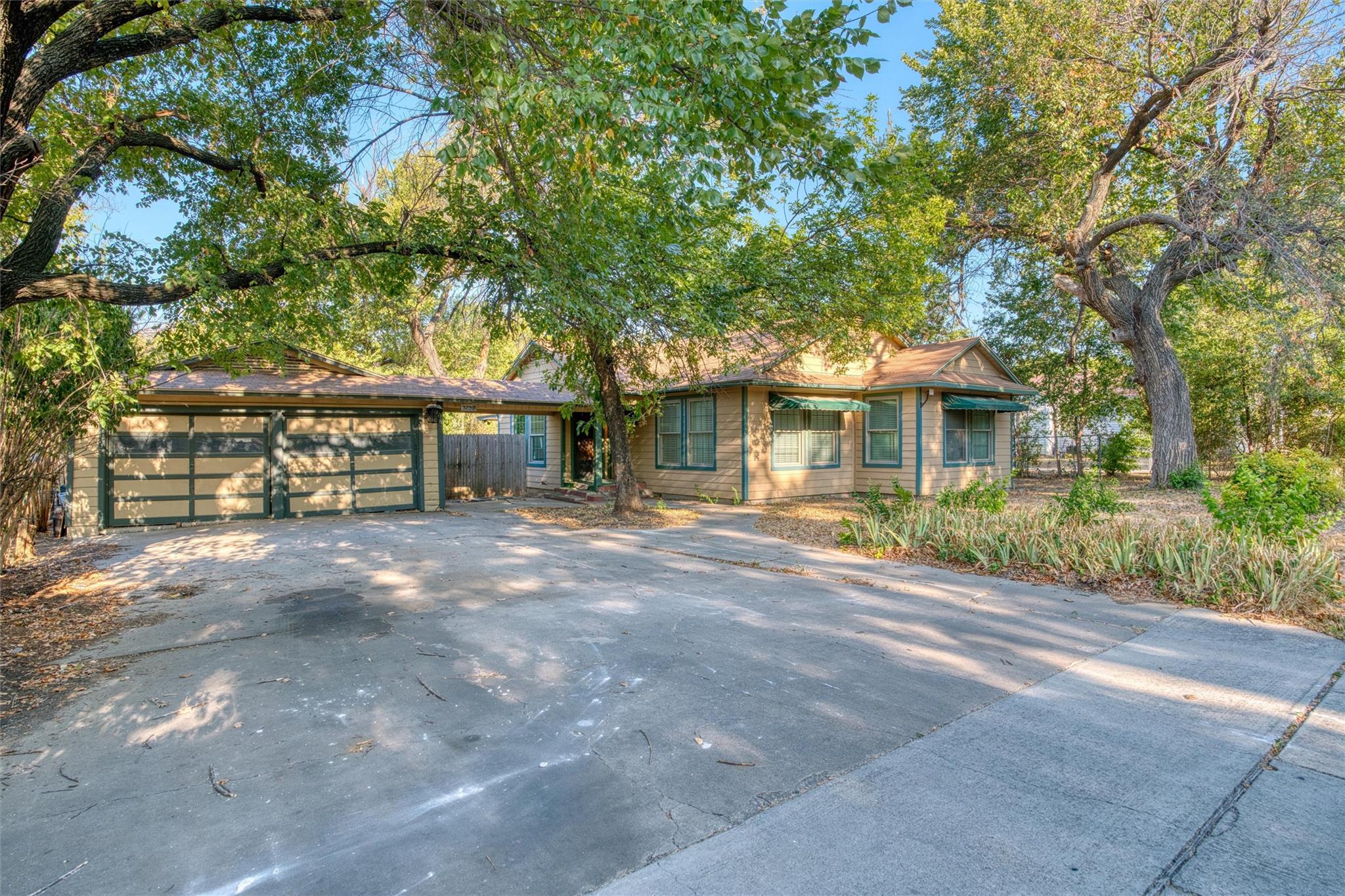 main property photo 6