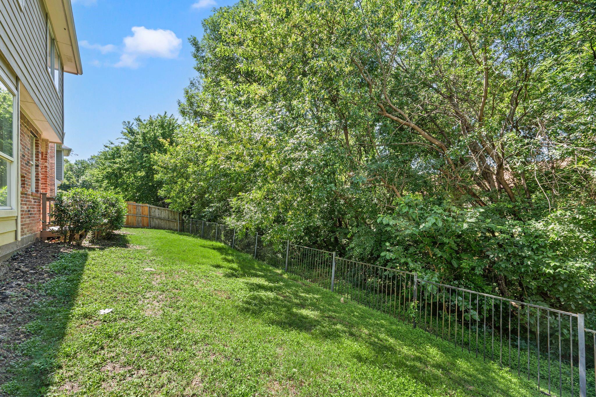main property photo 28