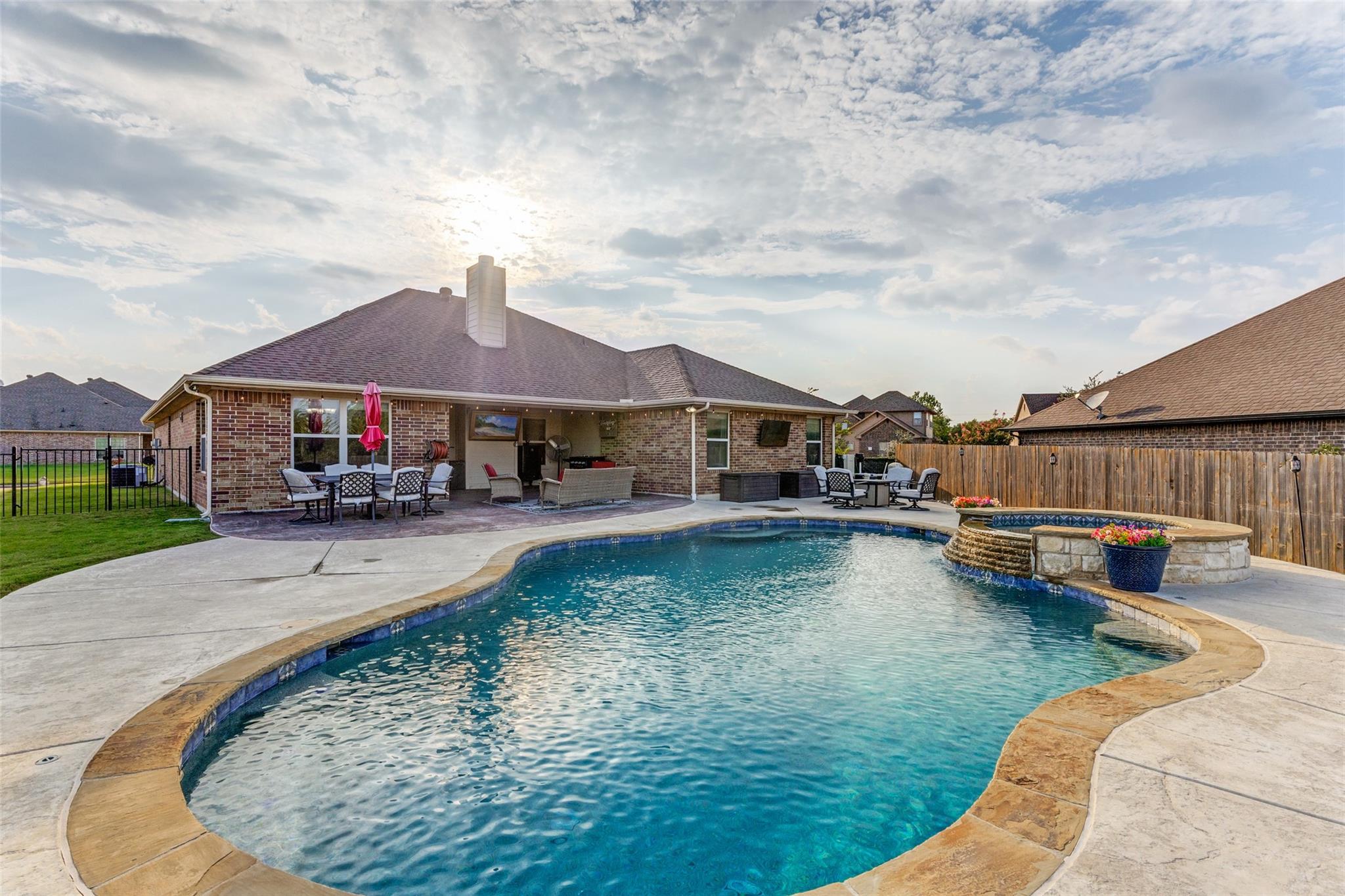main property photo 30