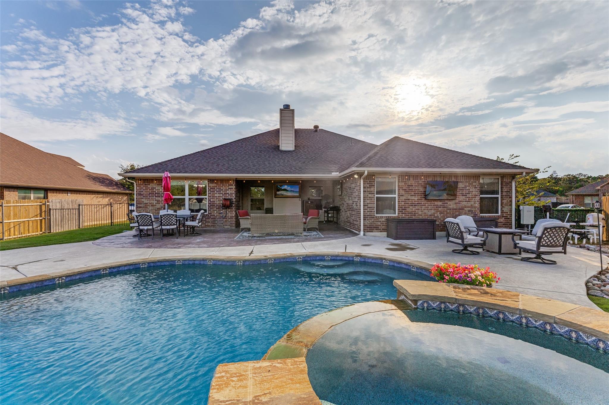 main property photo 31