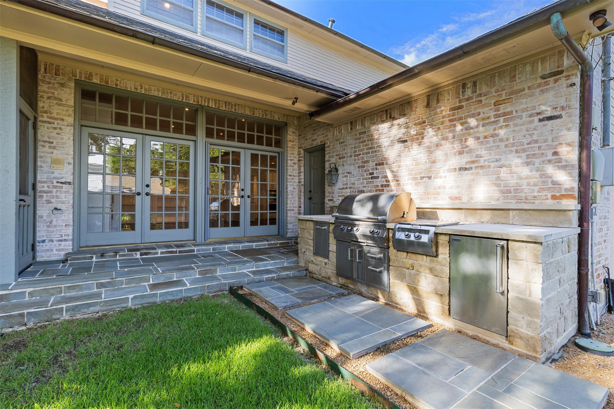 main property photo 36