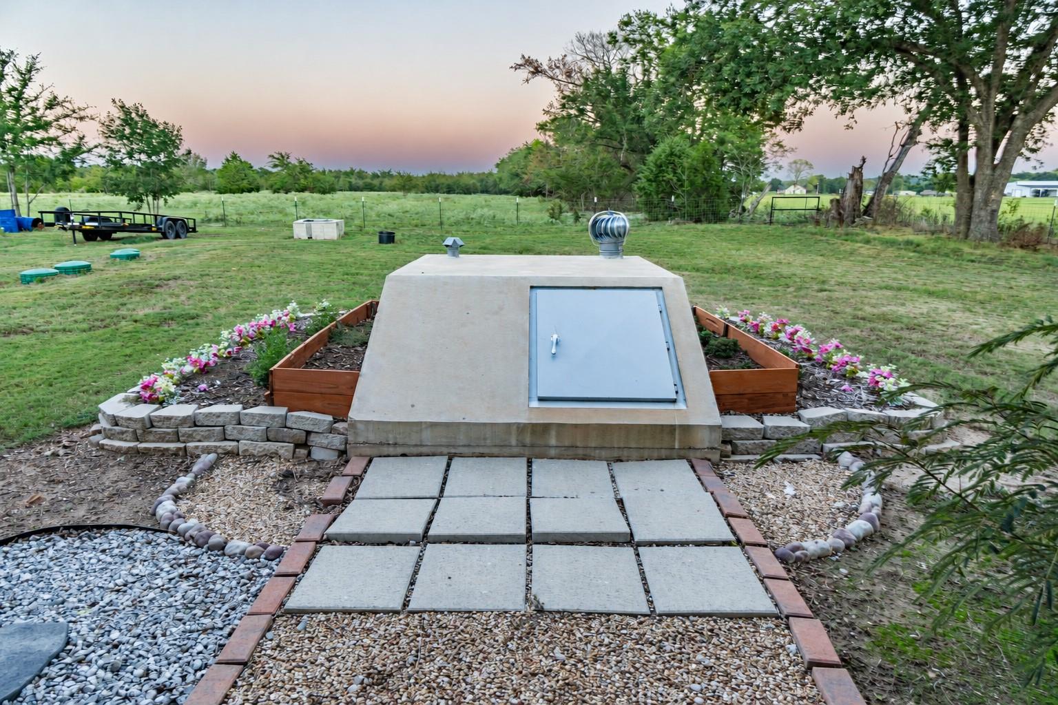 main property photo 28