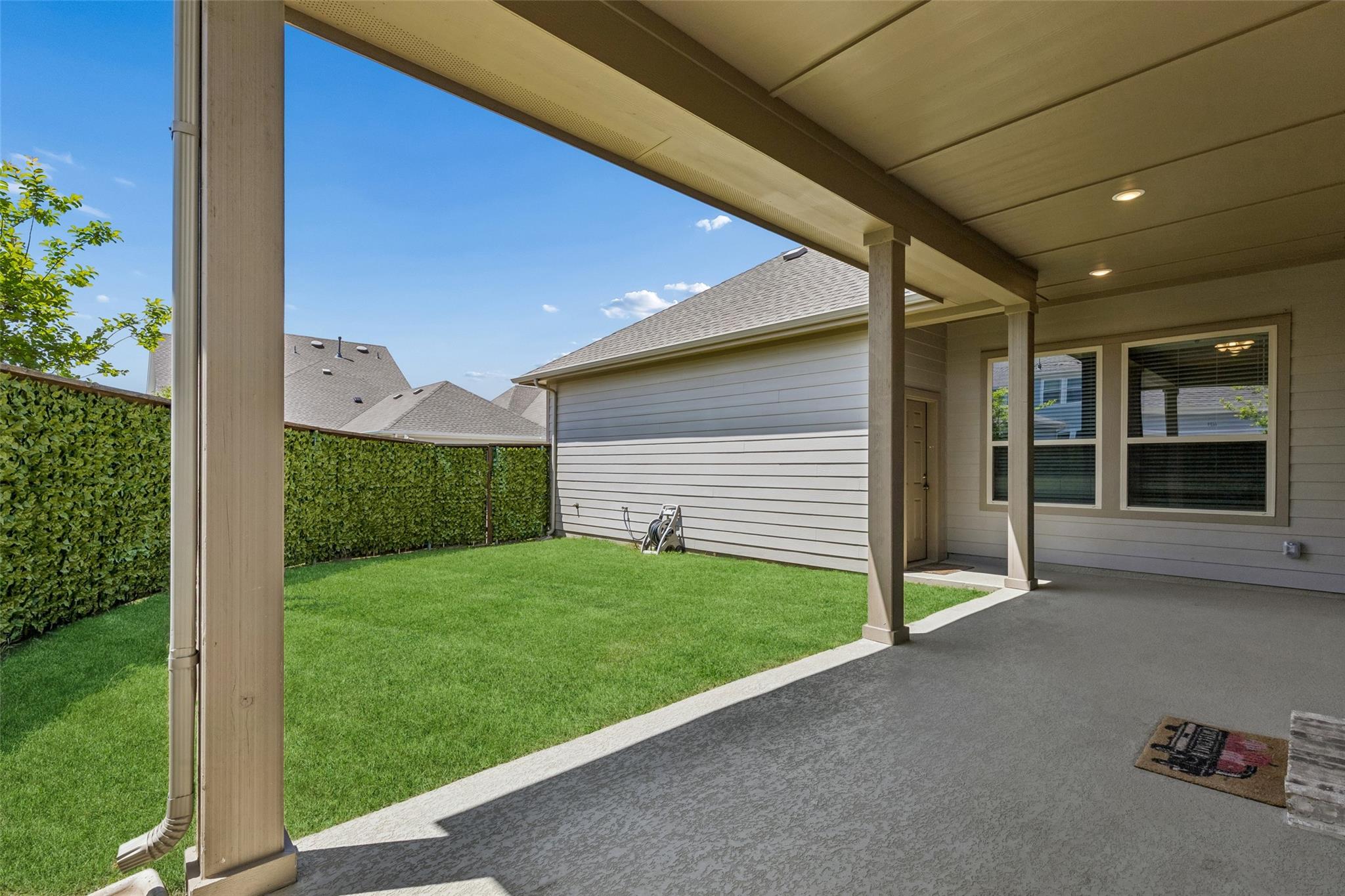main property photo 28