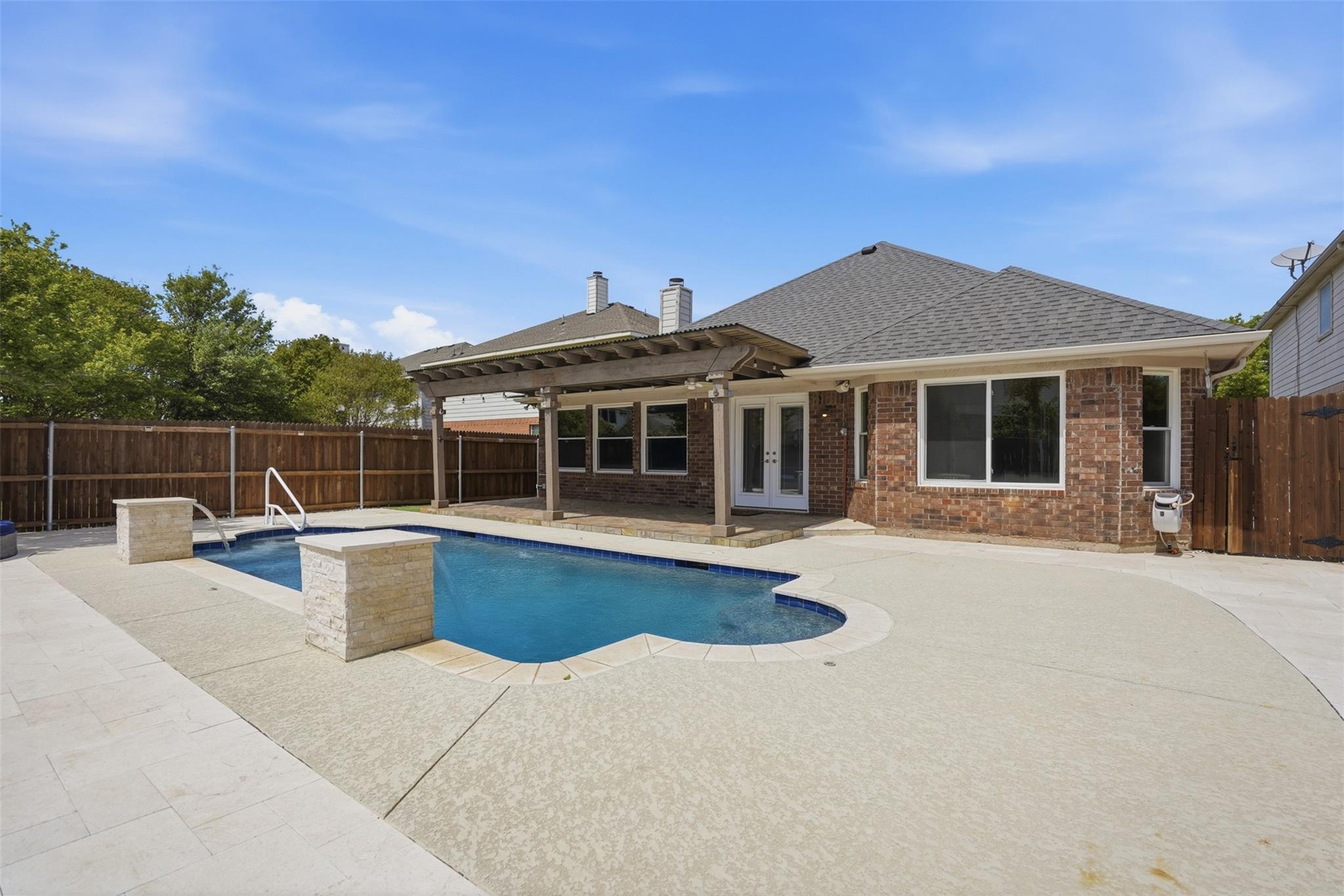 main property photo 25