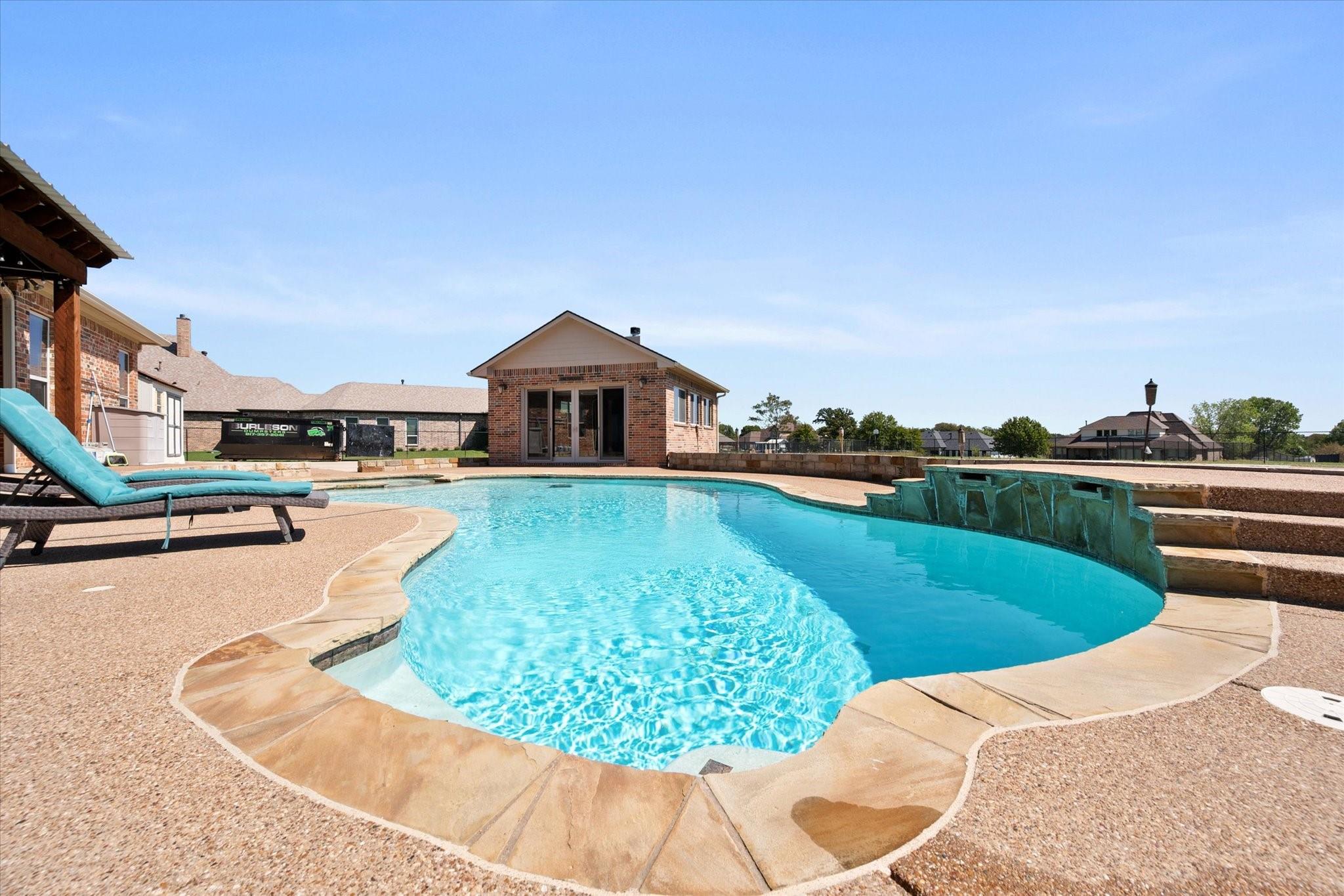 main property photo 6