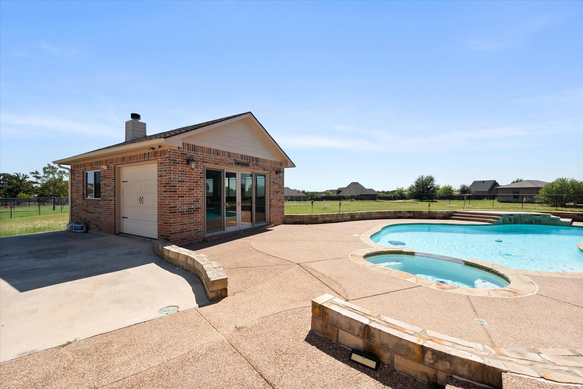 main property photo 7