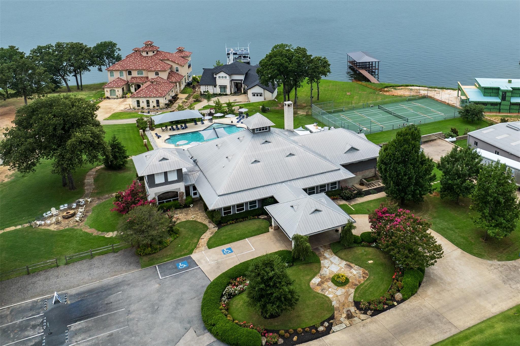main property photo 4