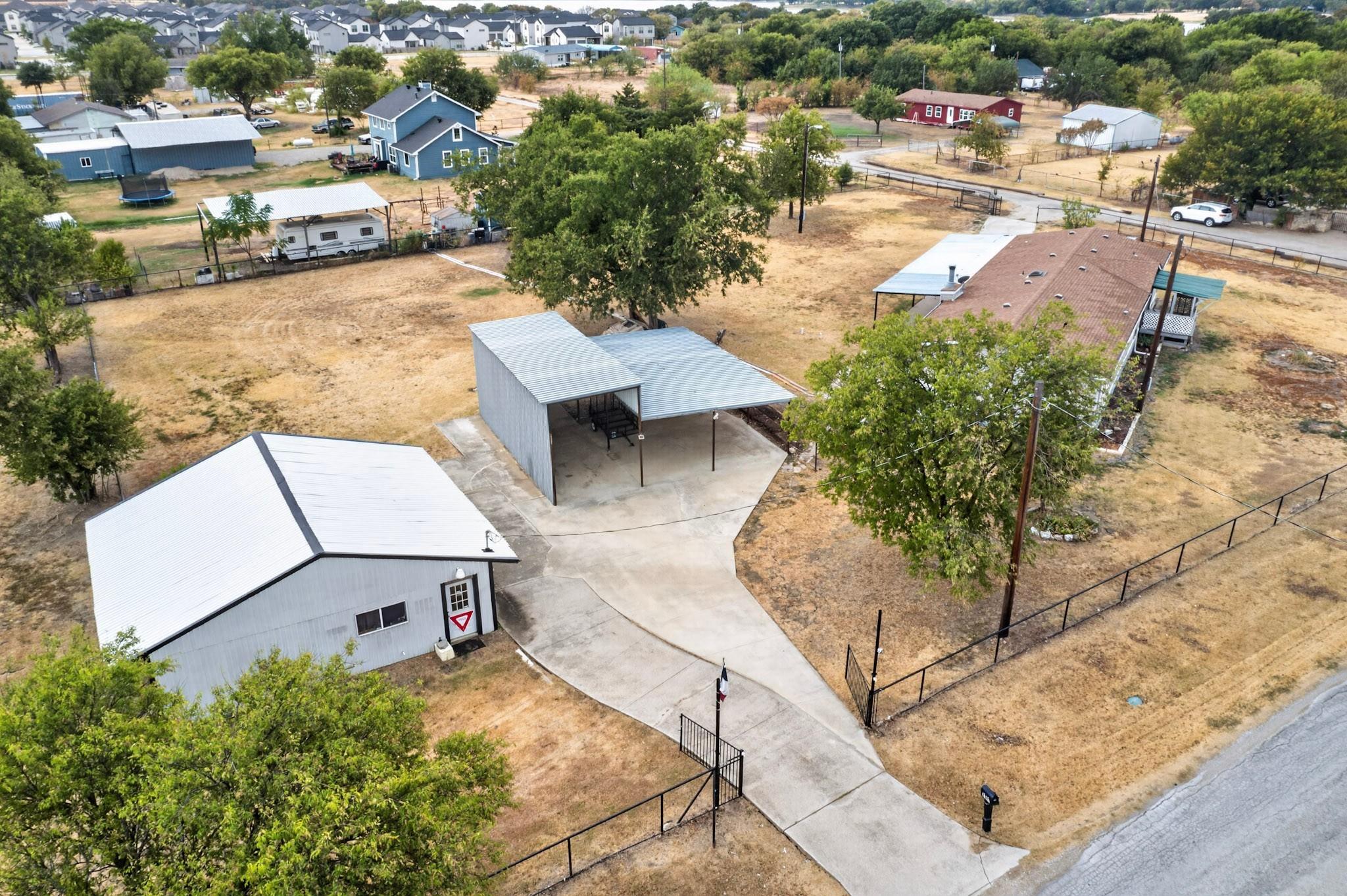 main property photo 37