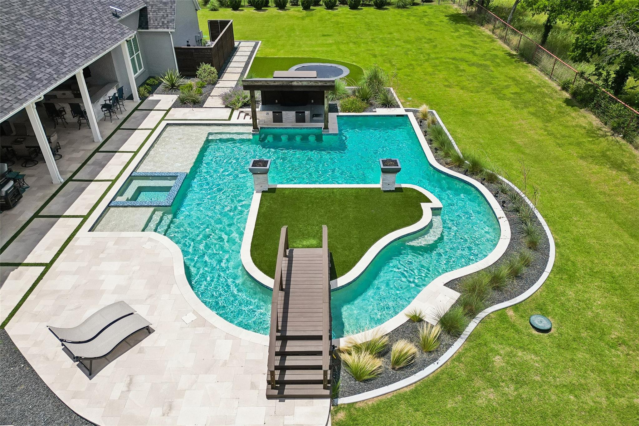 main property photo 31