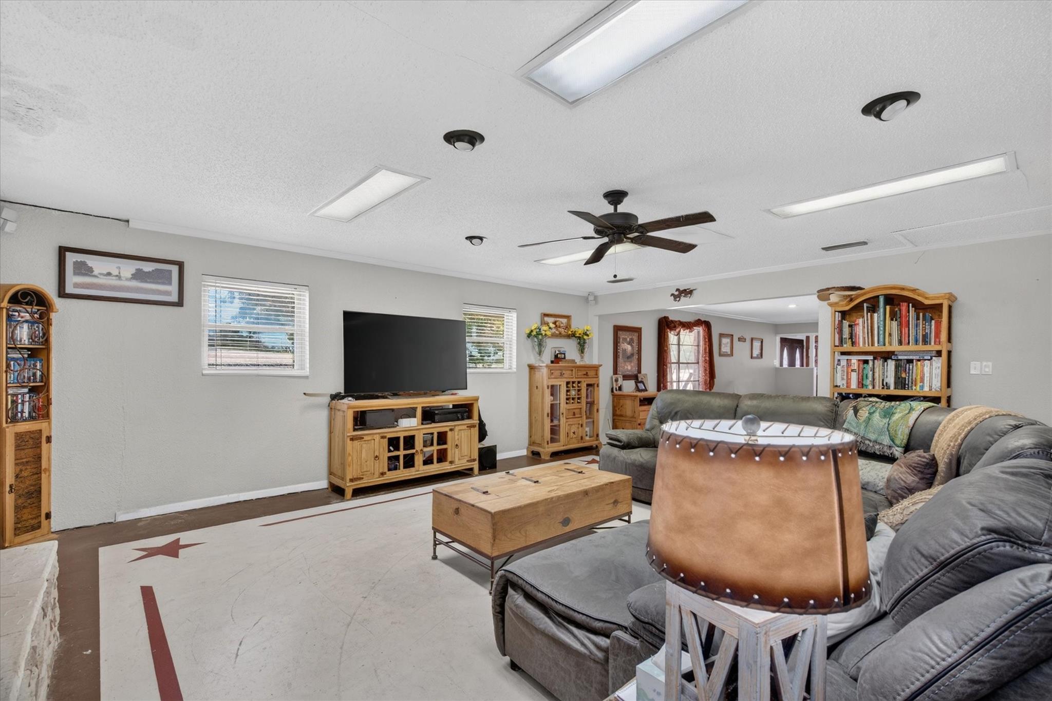 main property photo 9