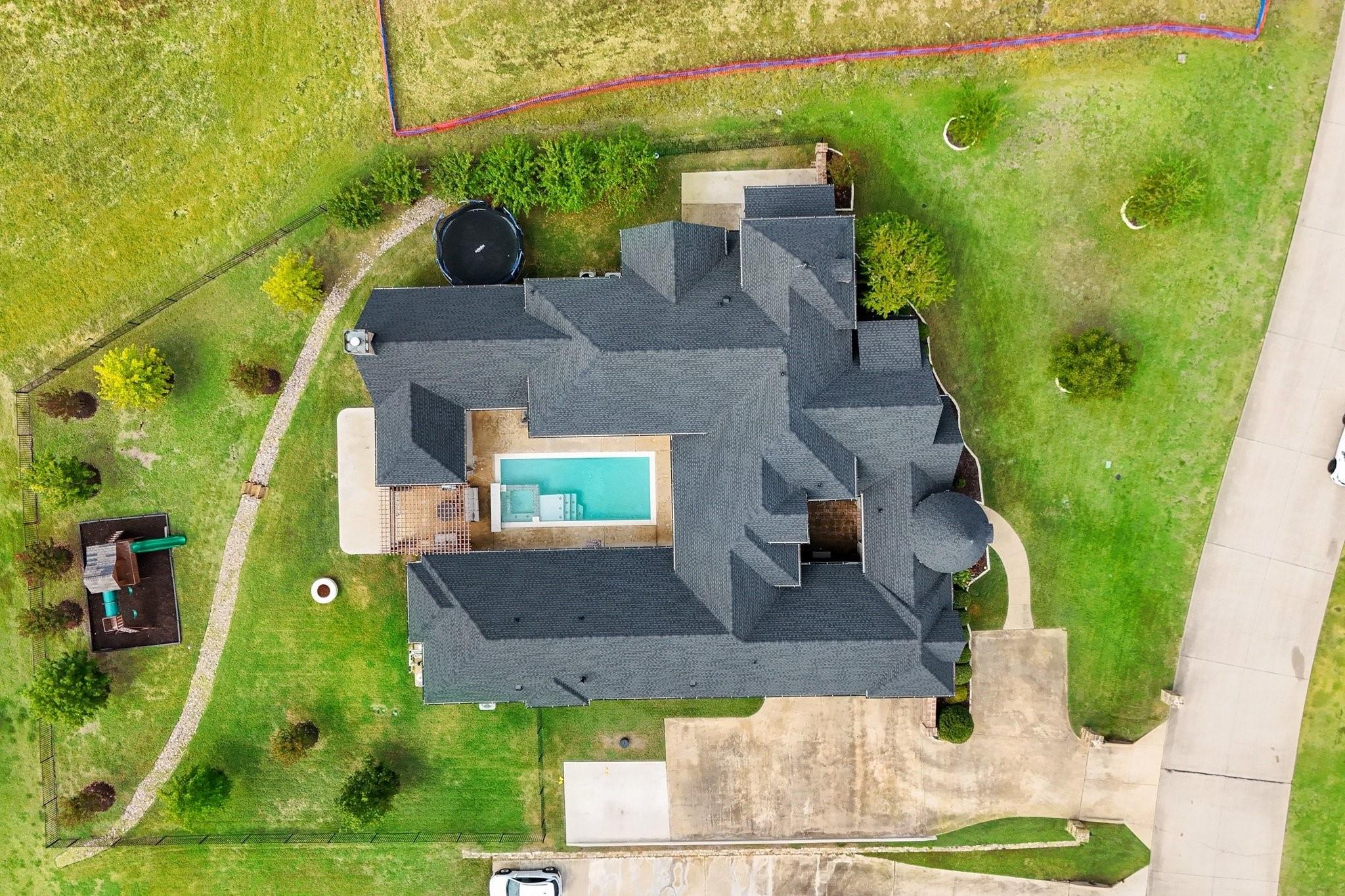 main property photo 37