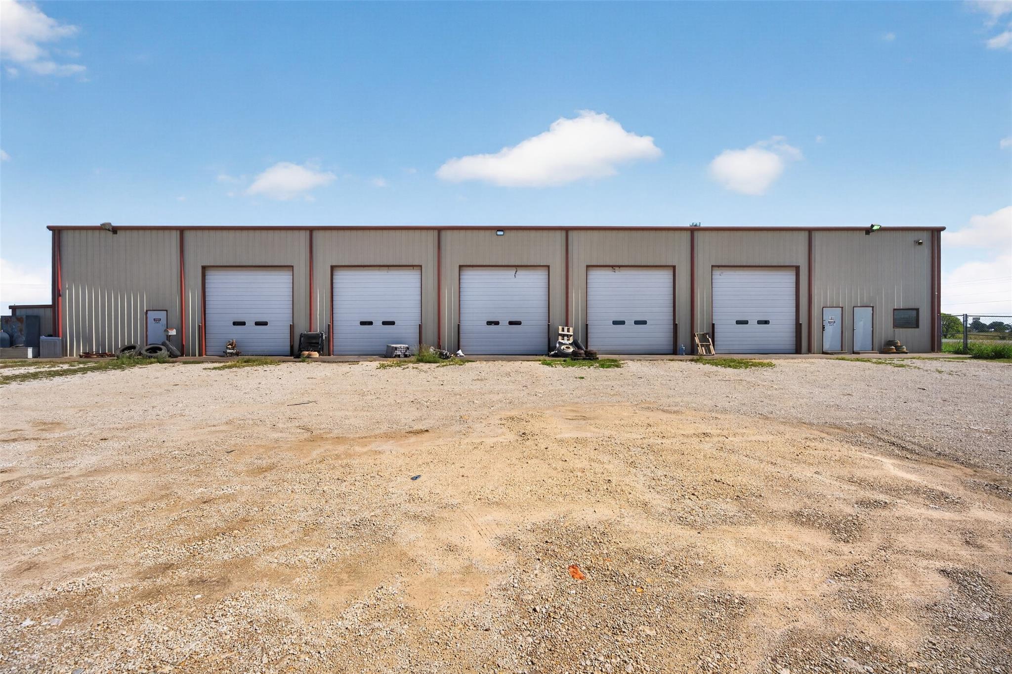 main property photo 11
