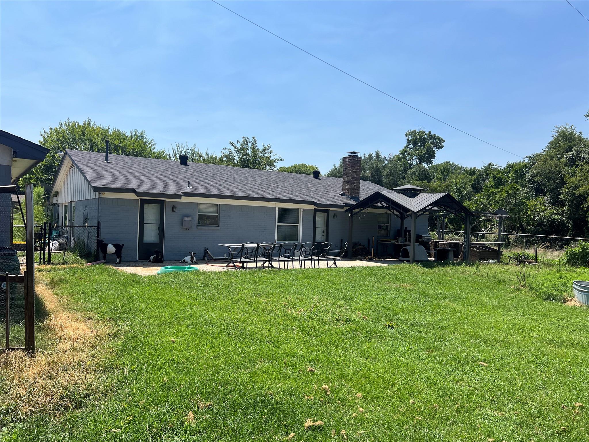 main property photo 5