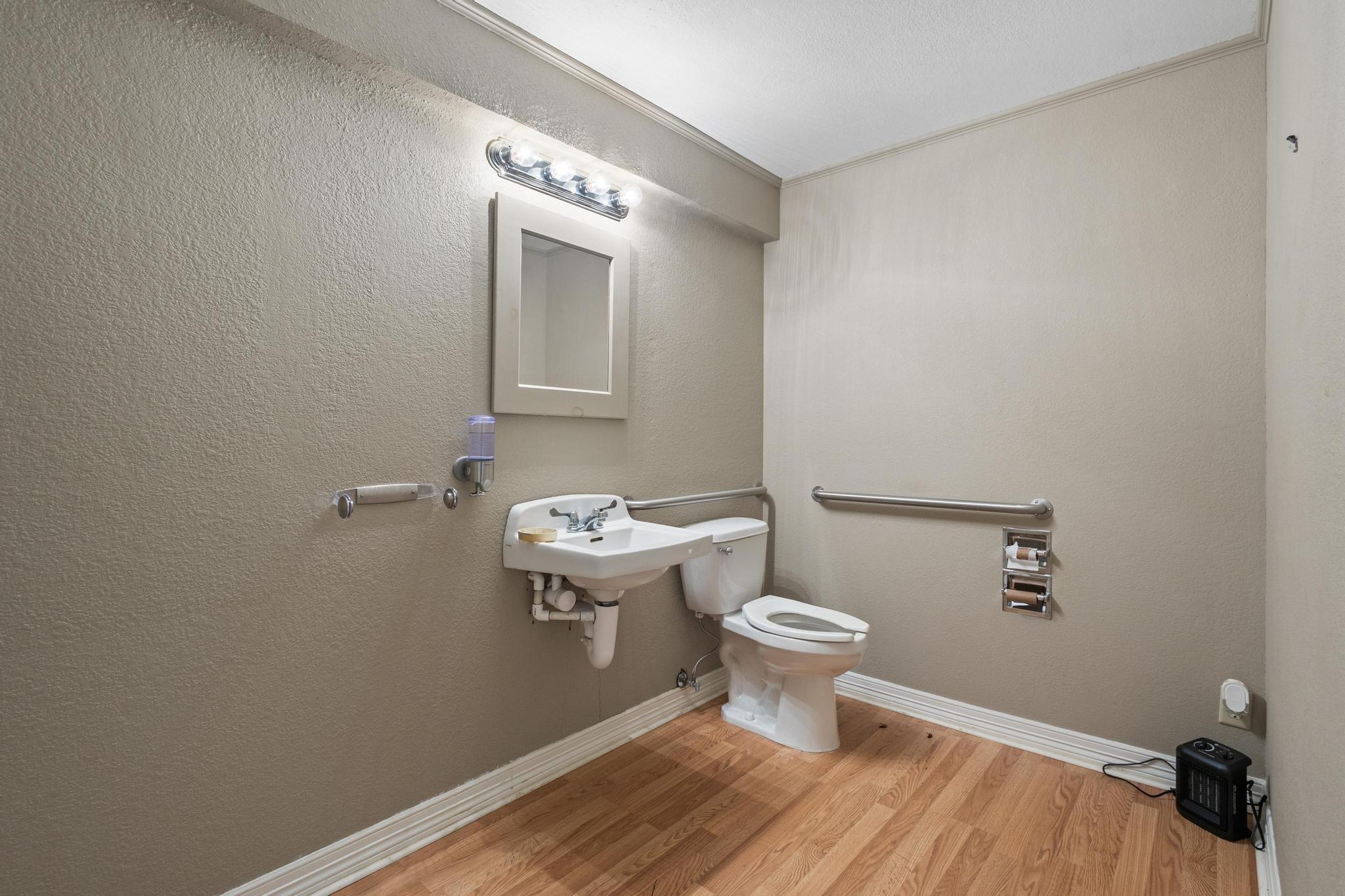 main property photo 25