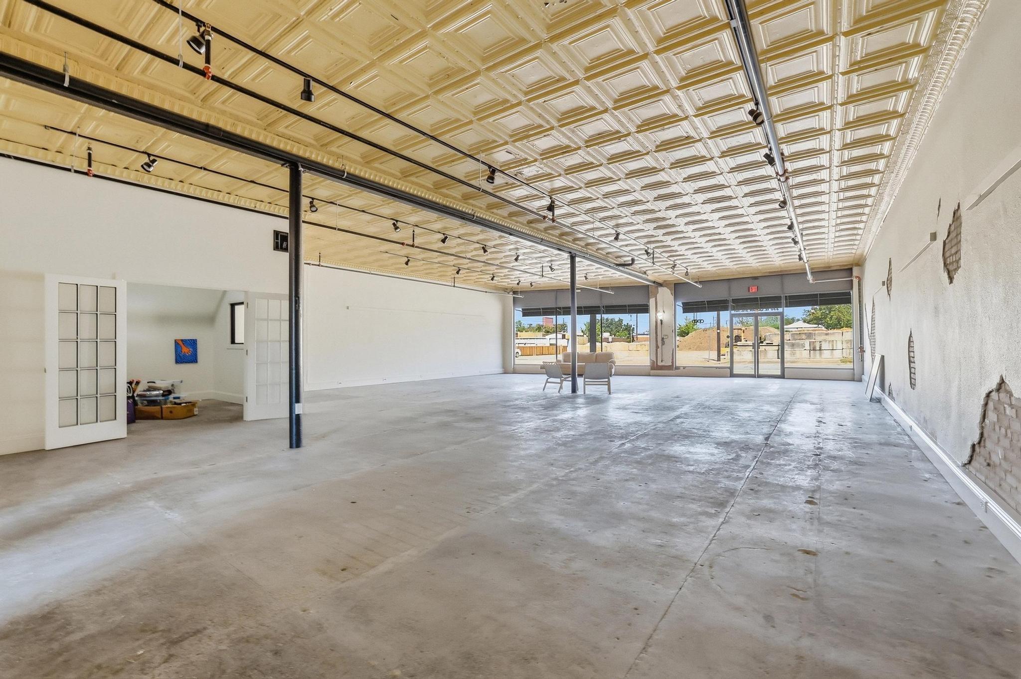 main property photo 10