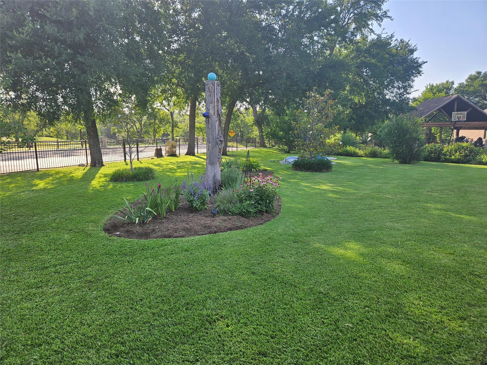 main property photo 24