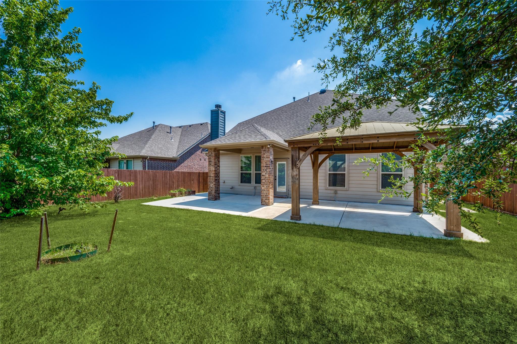 main property photo 30