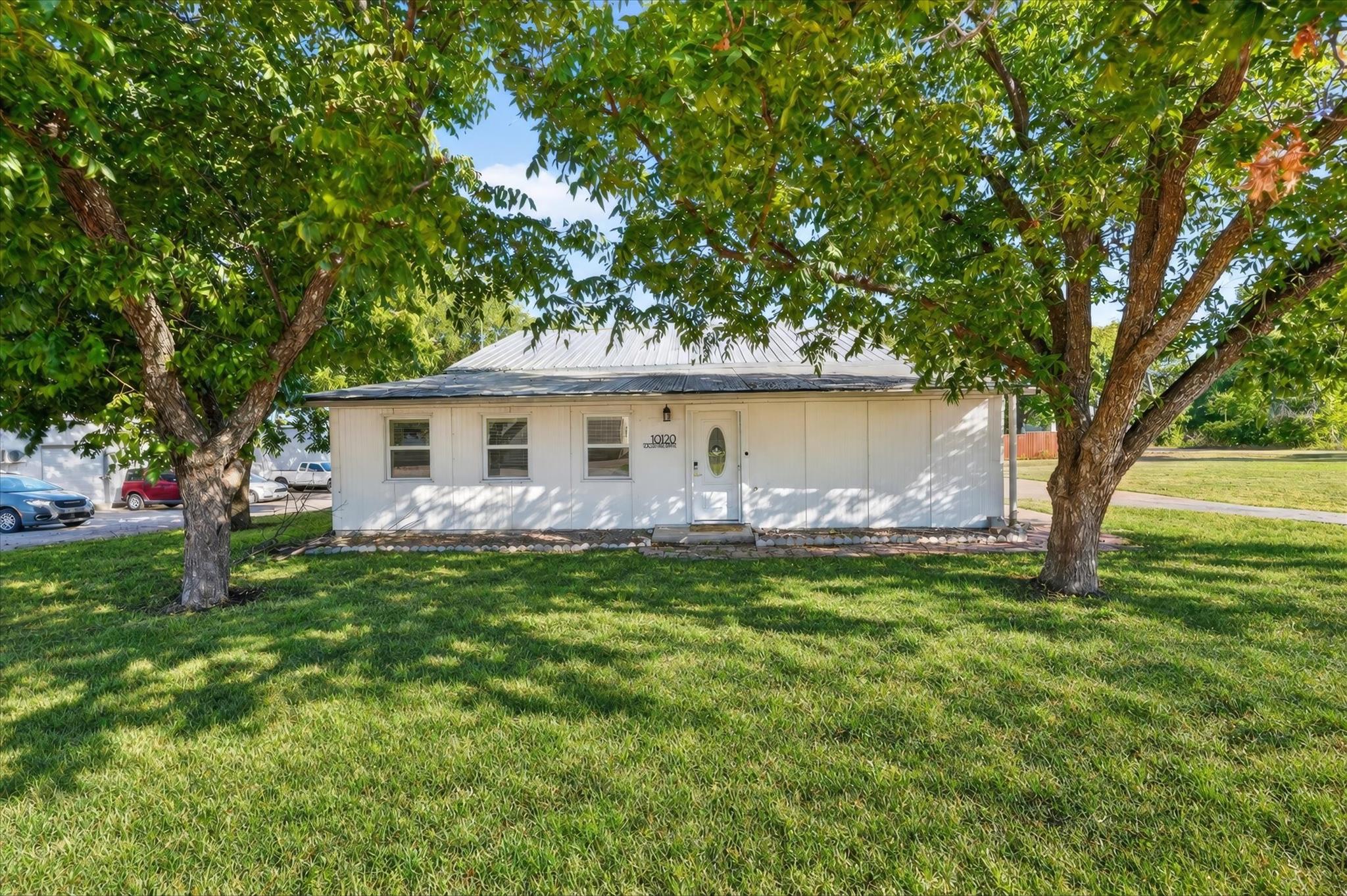 main property photo 28
