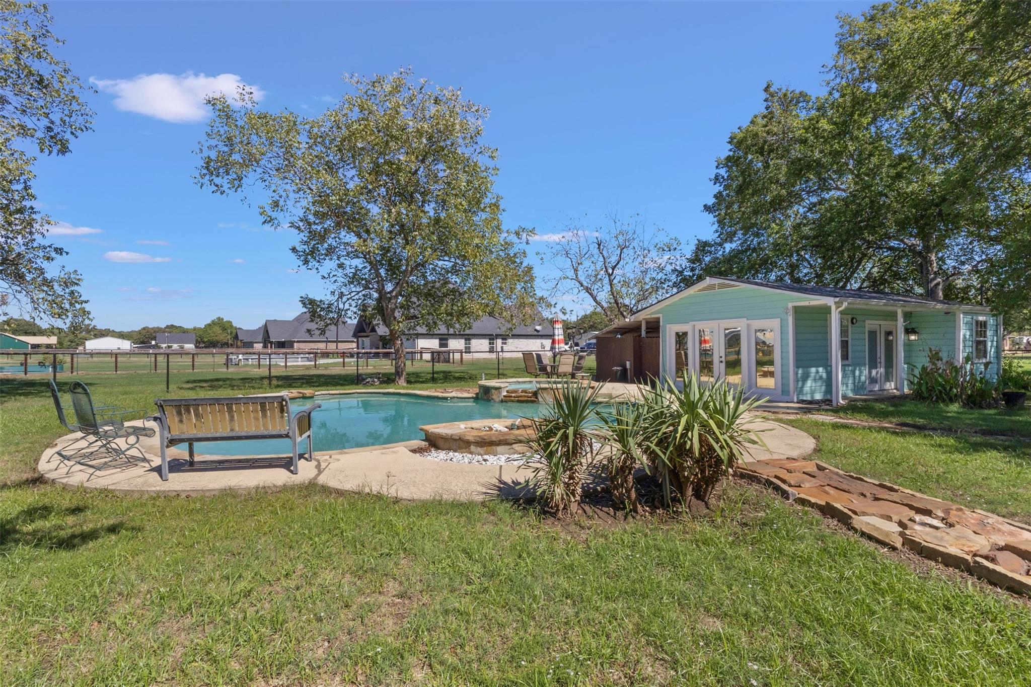 main property photo 28