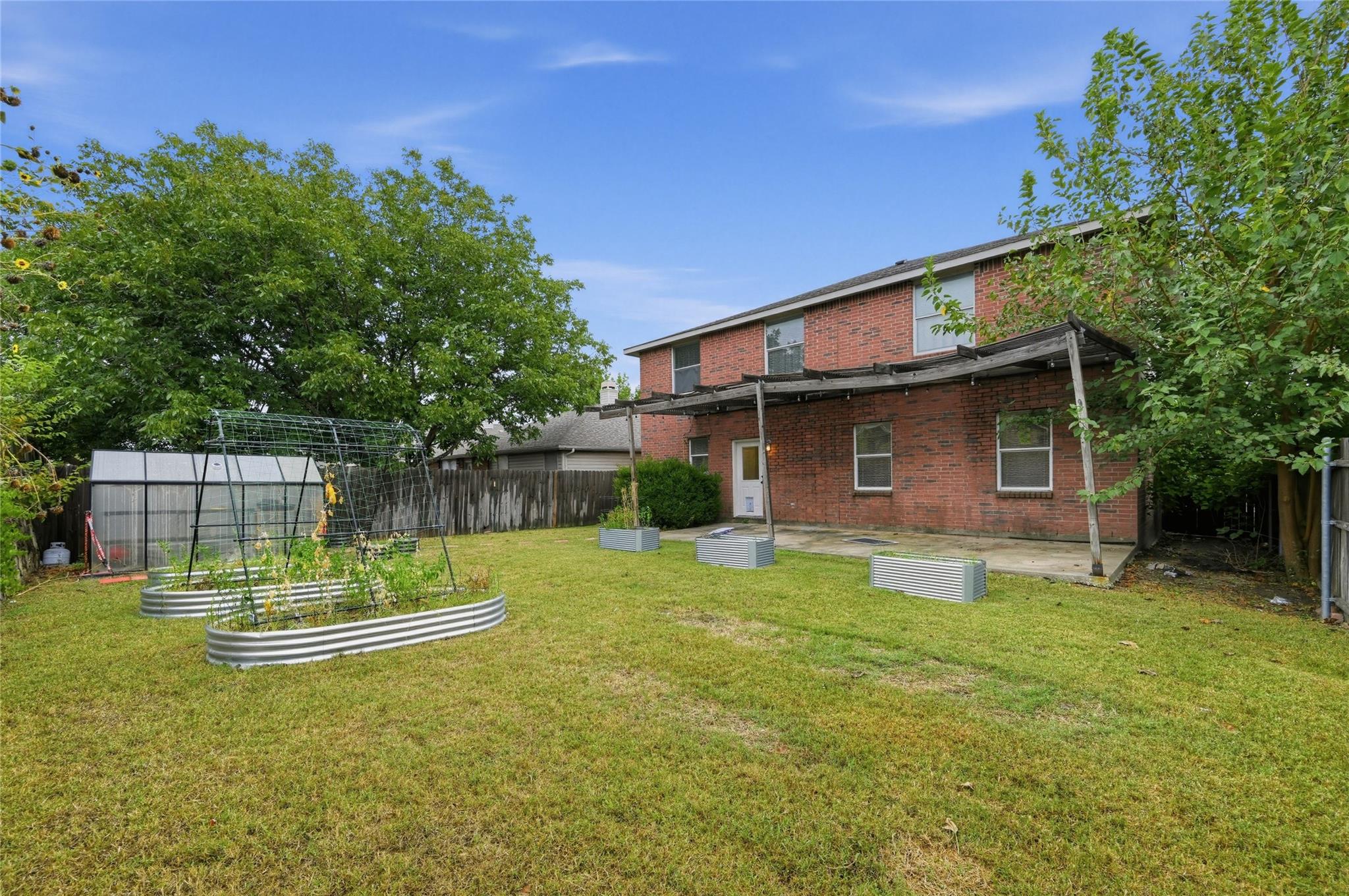 main property photo 28