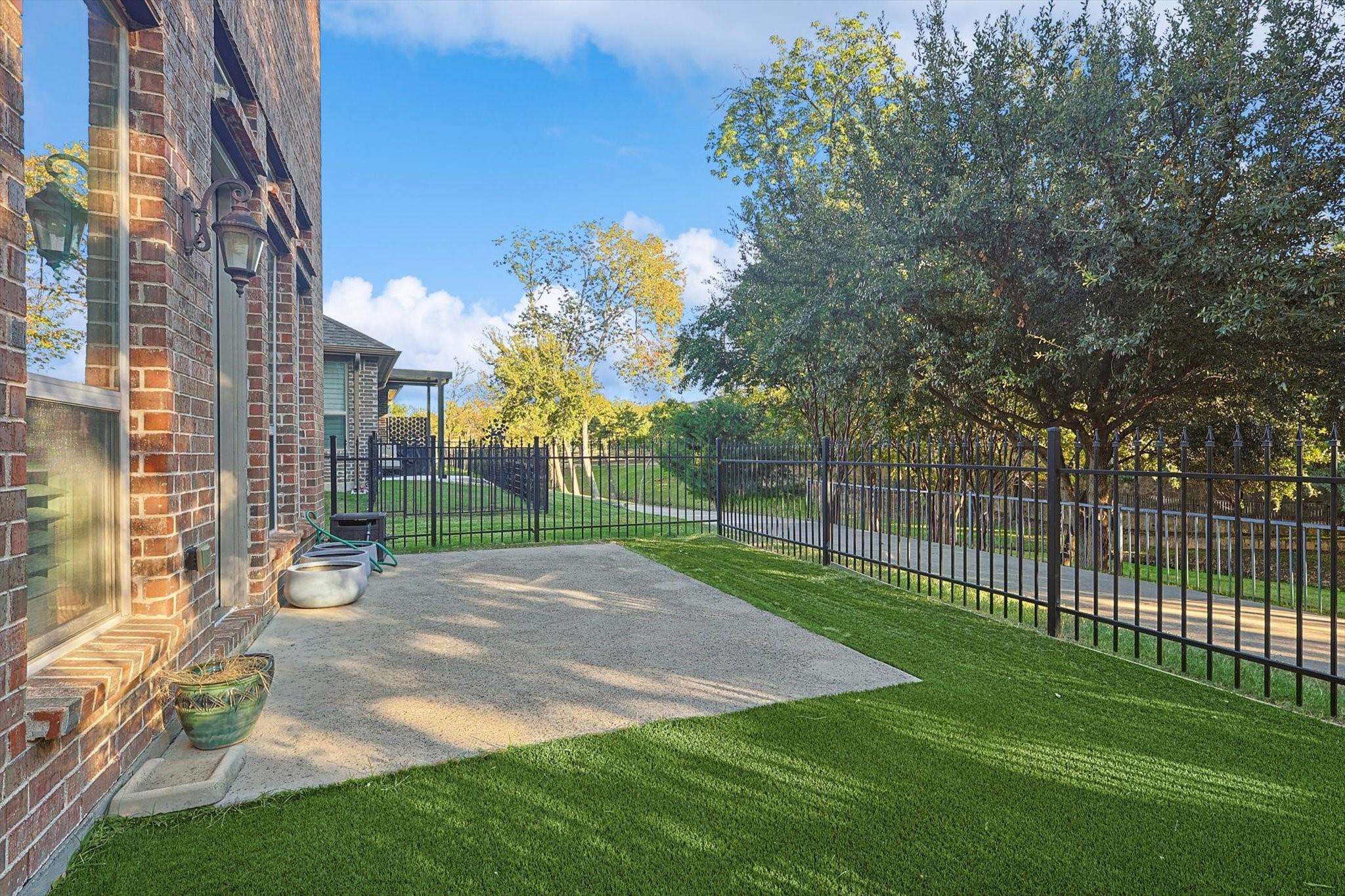 main property photo 30
