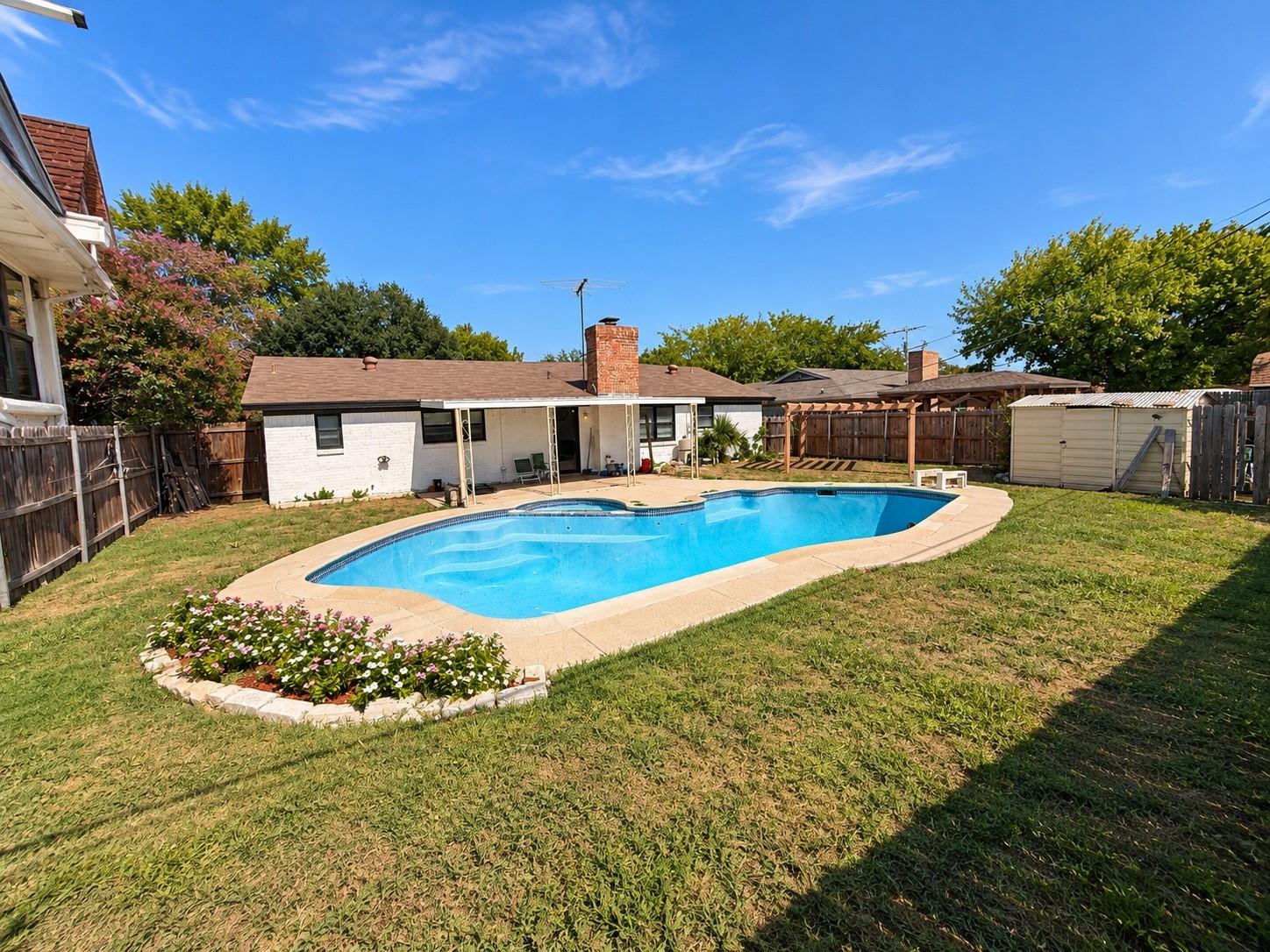 main property photo 23