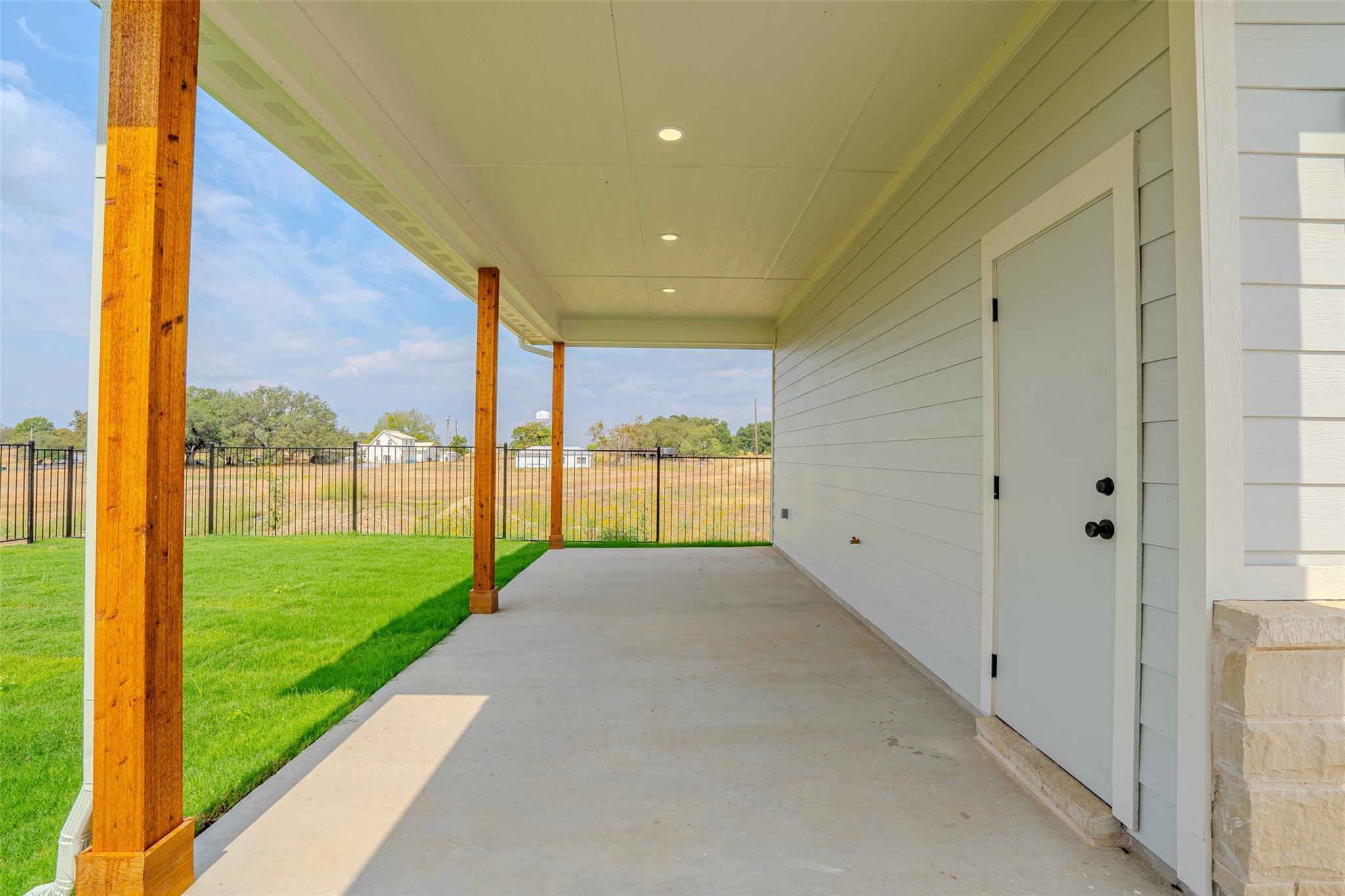main property photo 34