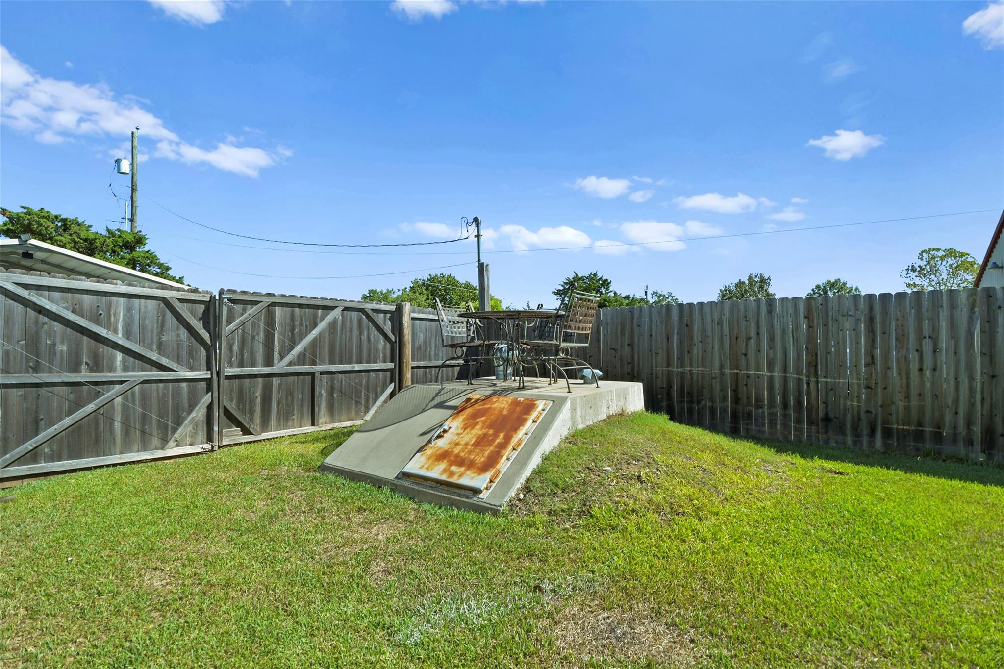 main property photo 23