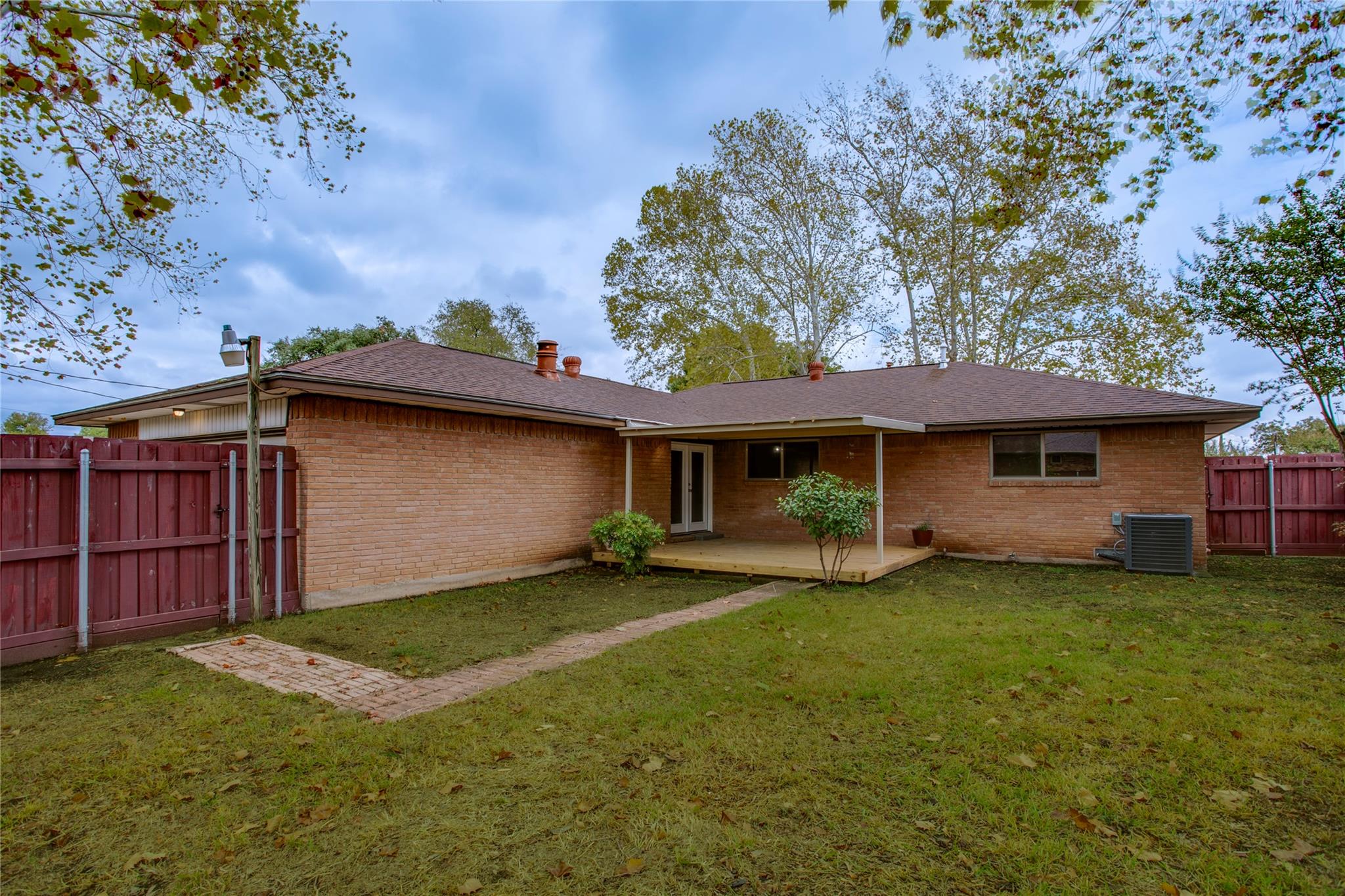 main property photo 25