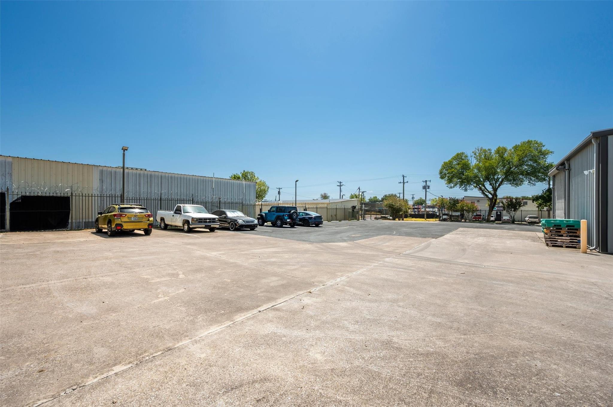 main property photo 28