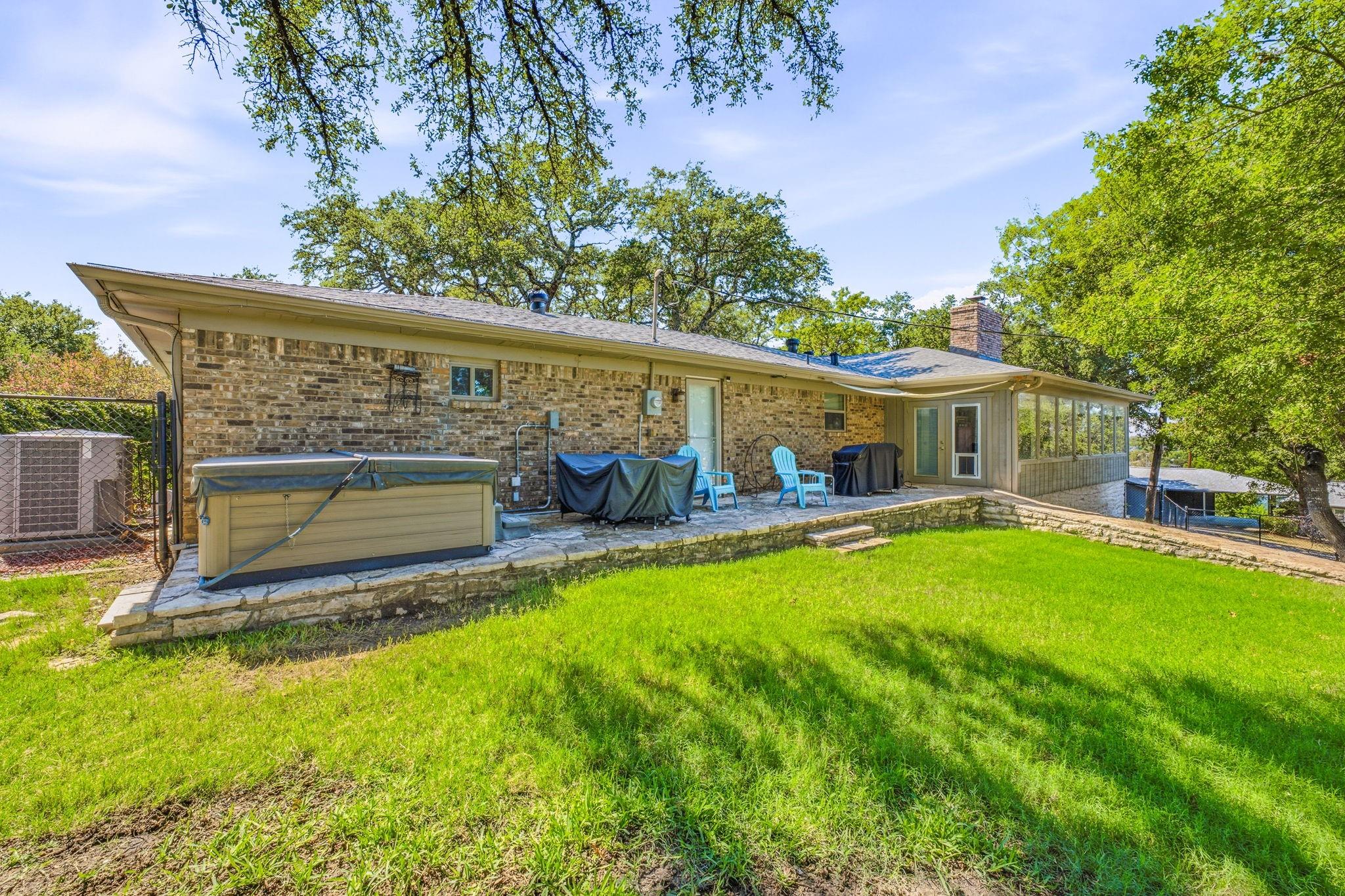 main property photo 28