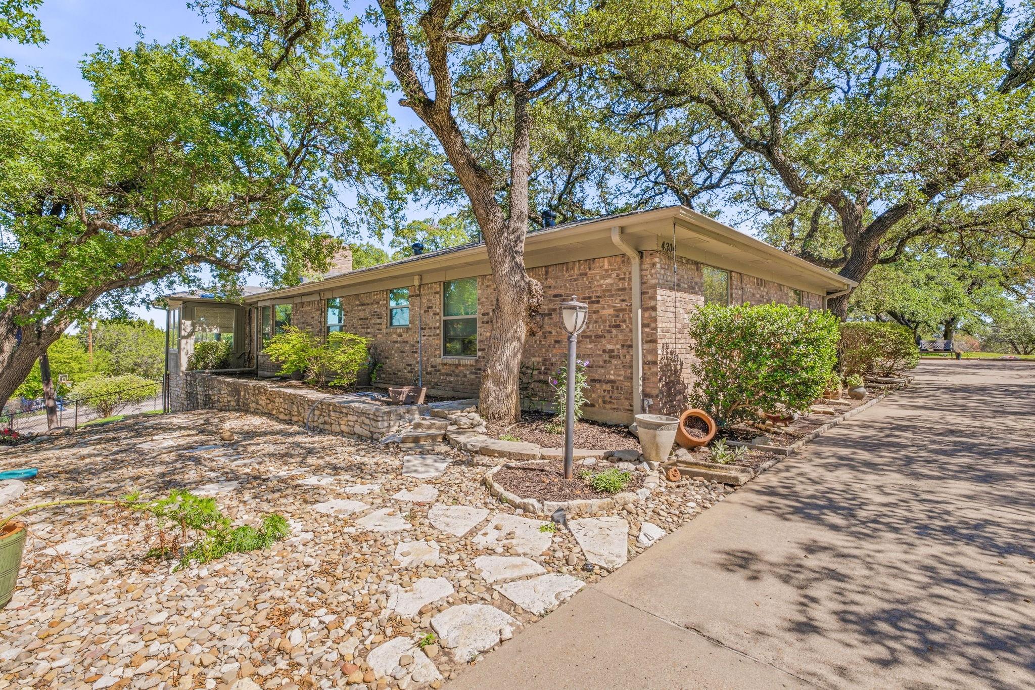 main property photo 34