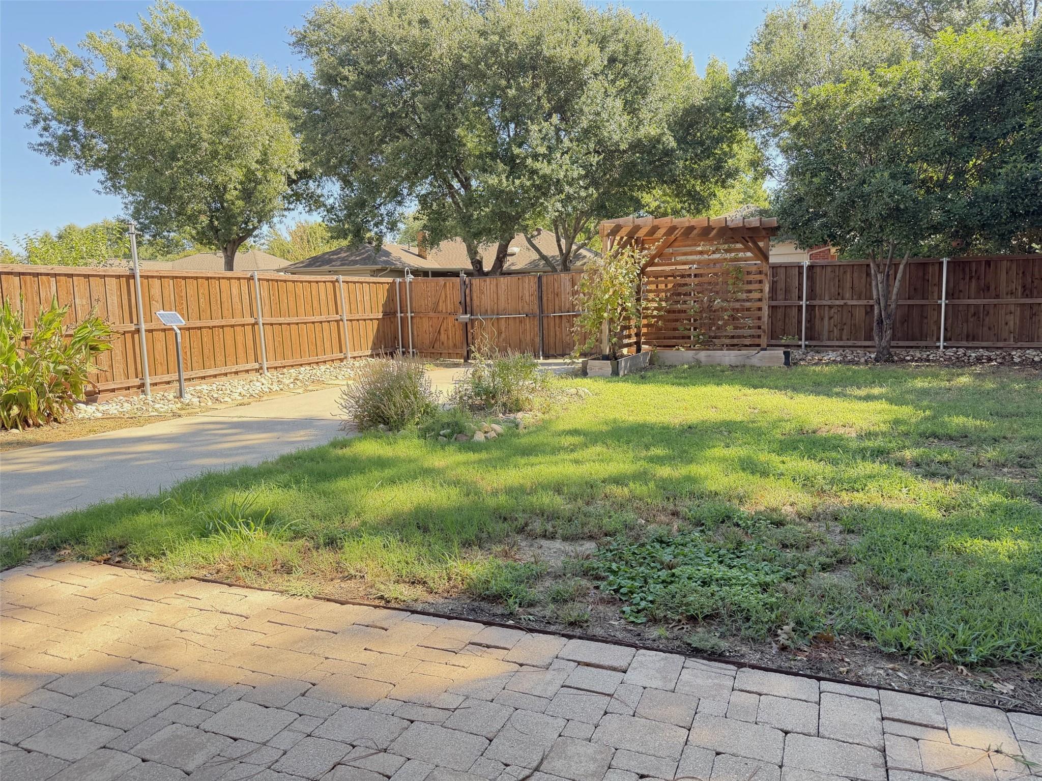 main property photo 30