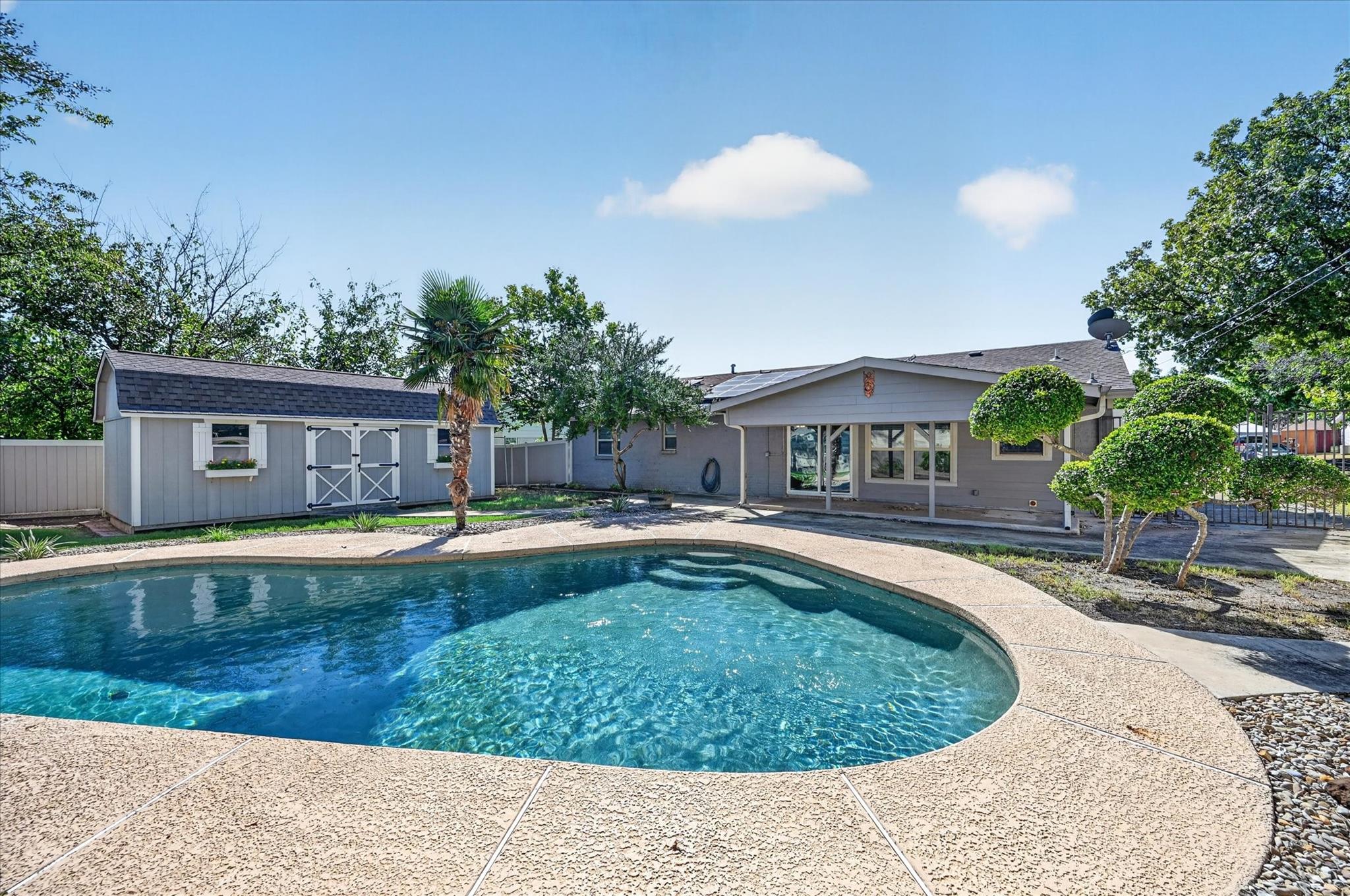 main property photo 19