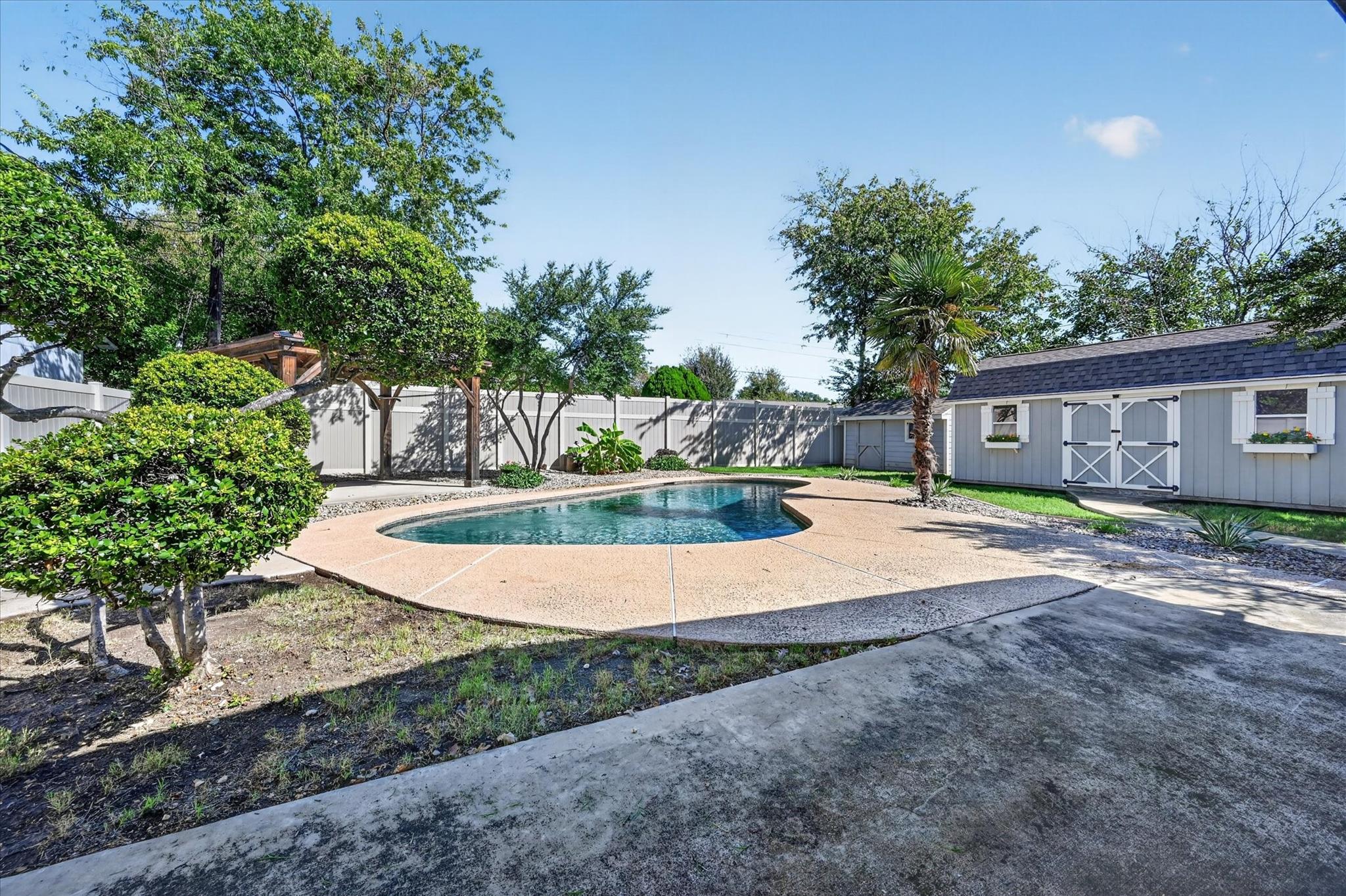 main property photo 22