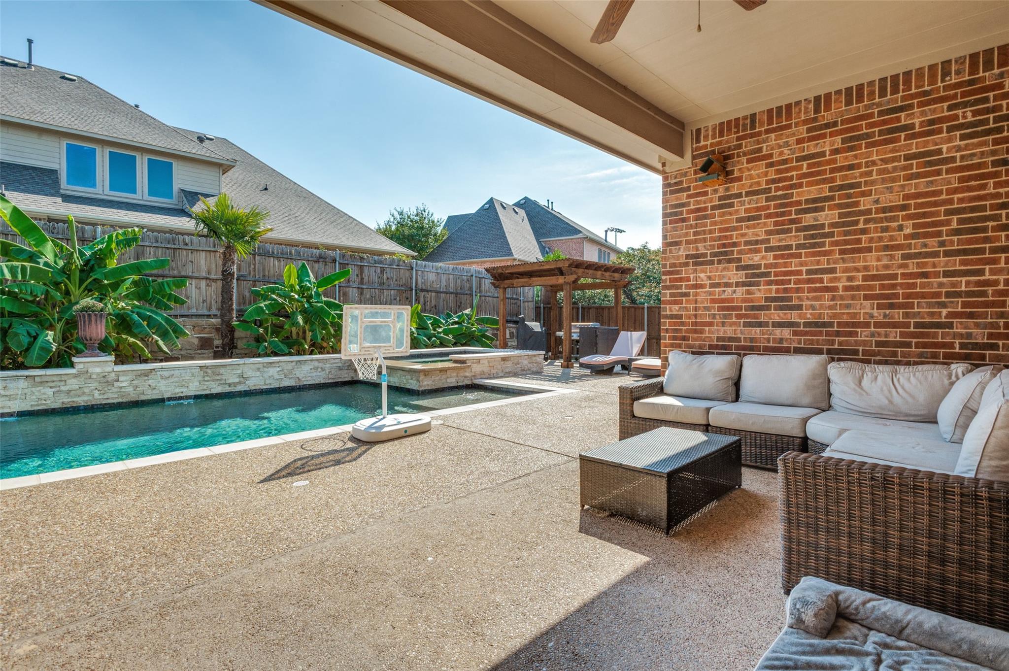 main property photo 32
