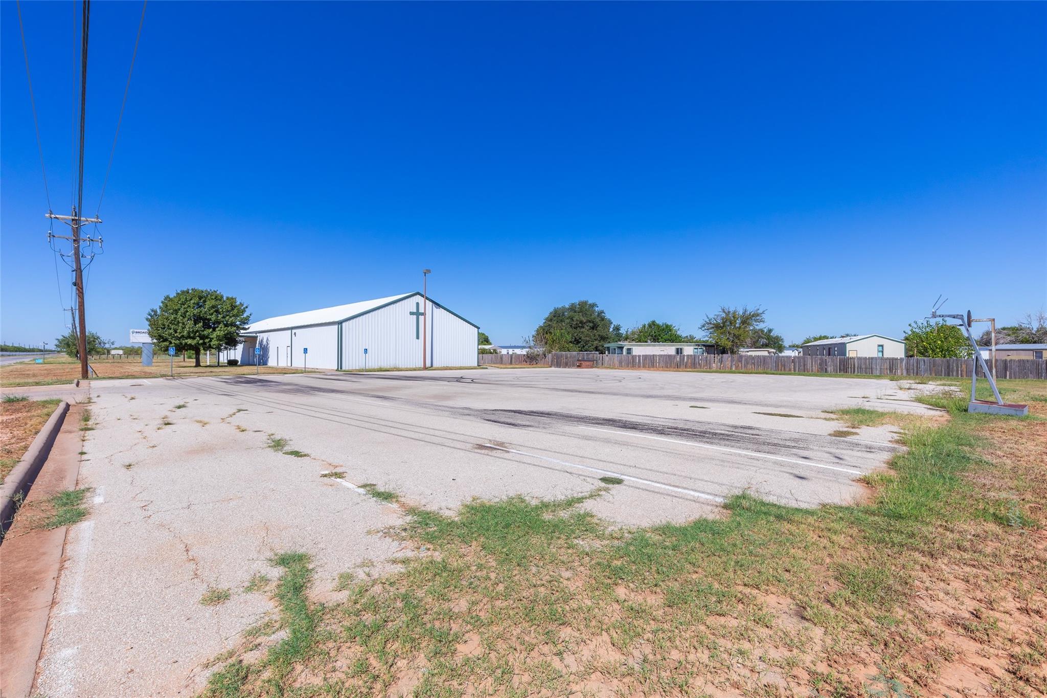 main property photo 30