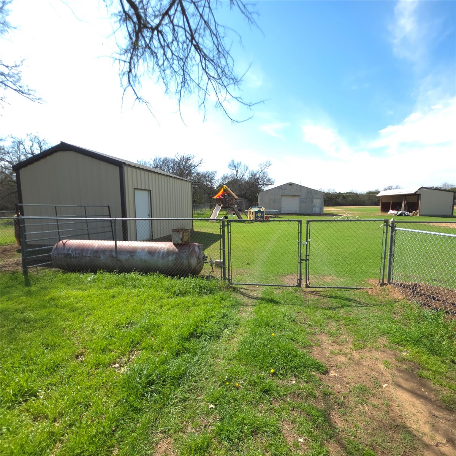 main property photo 23