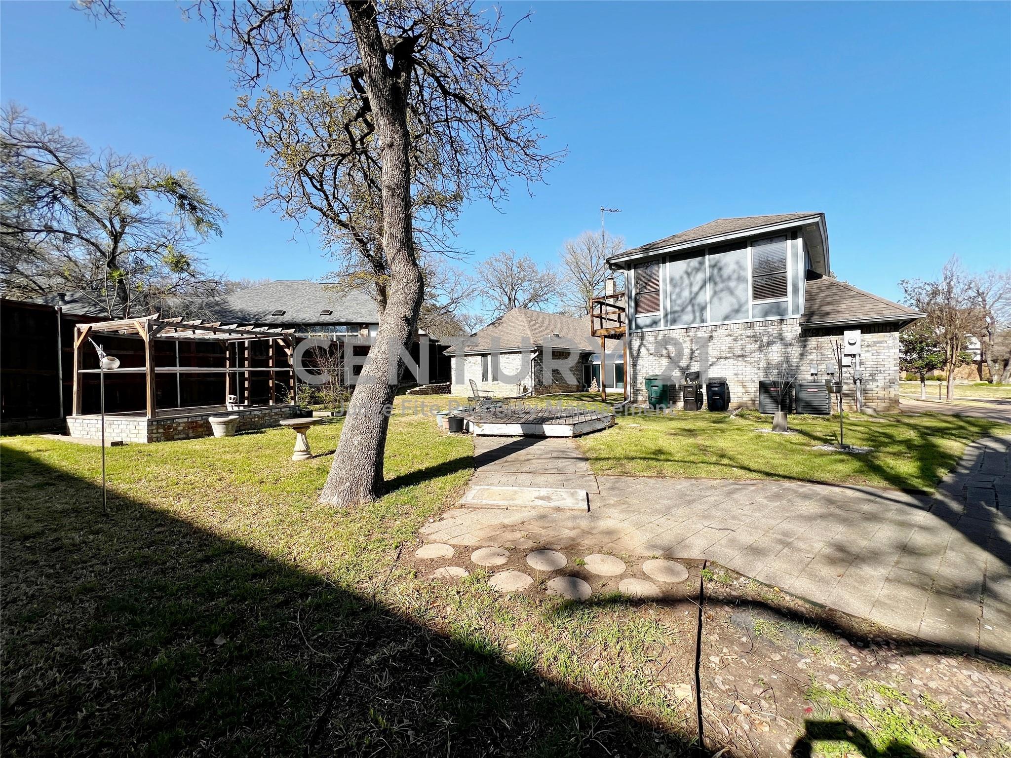 main property photo 28