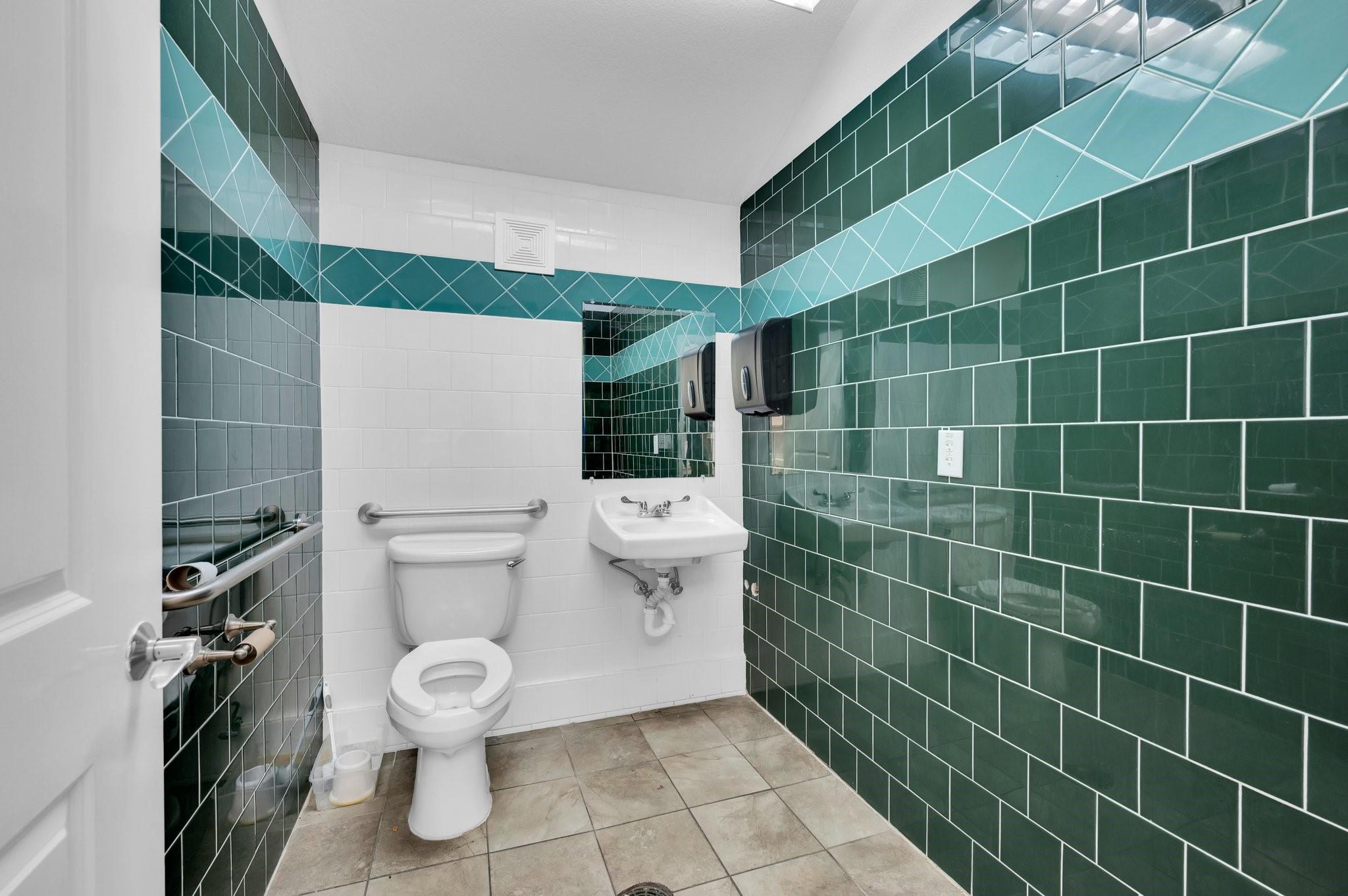 main property photo 18