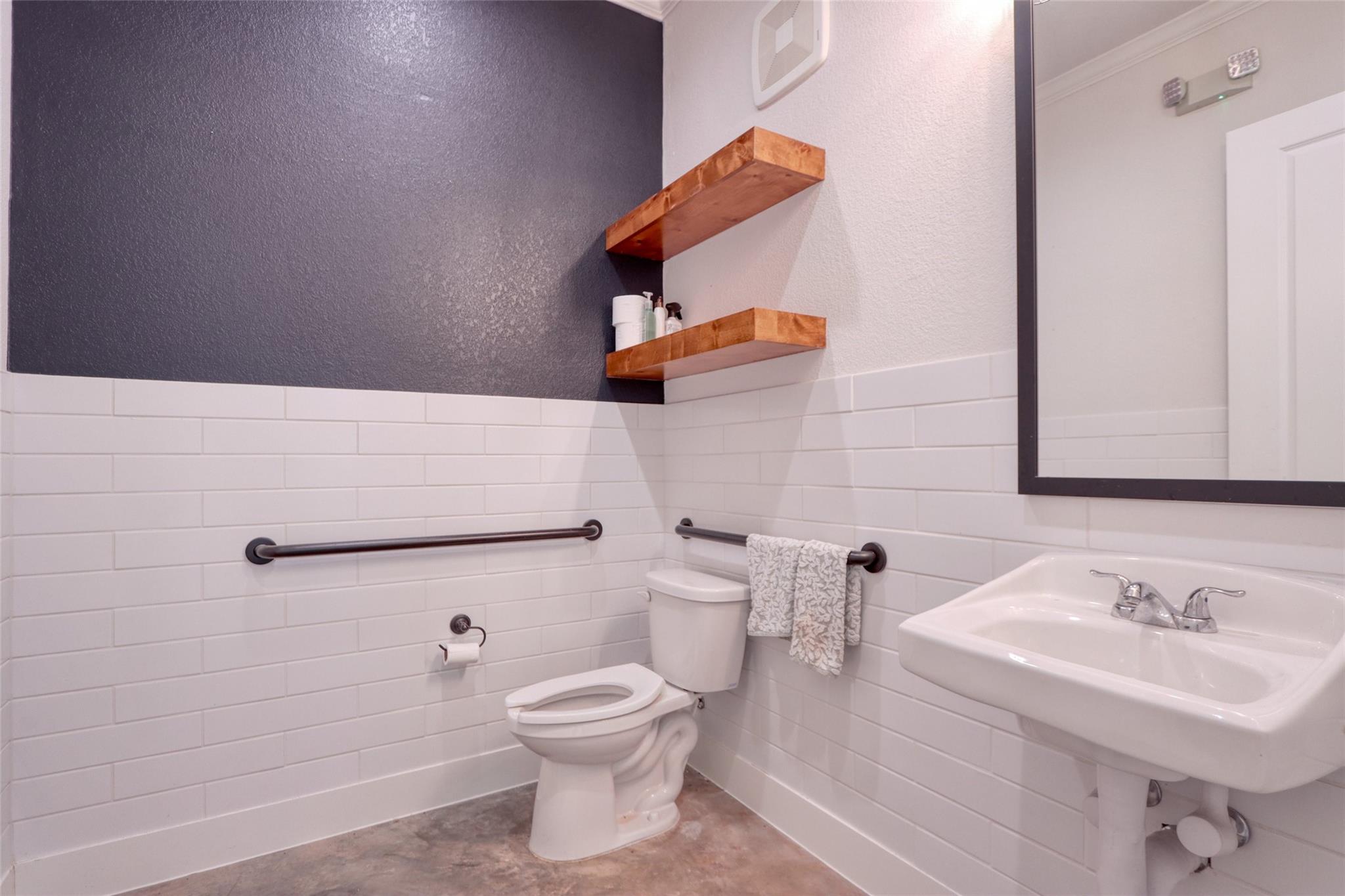 main property photo 17