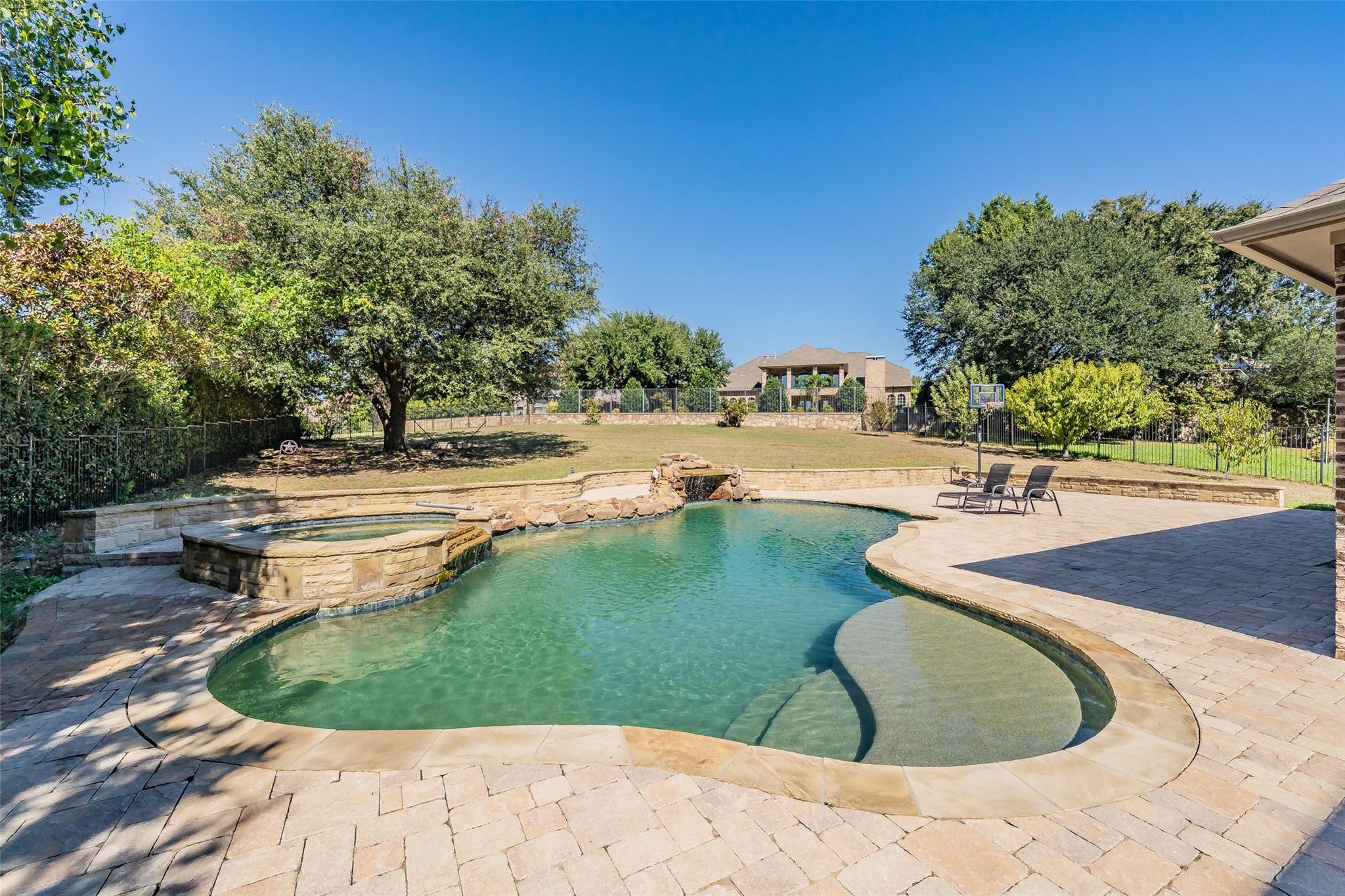 main property photo 33