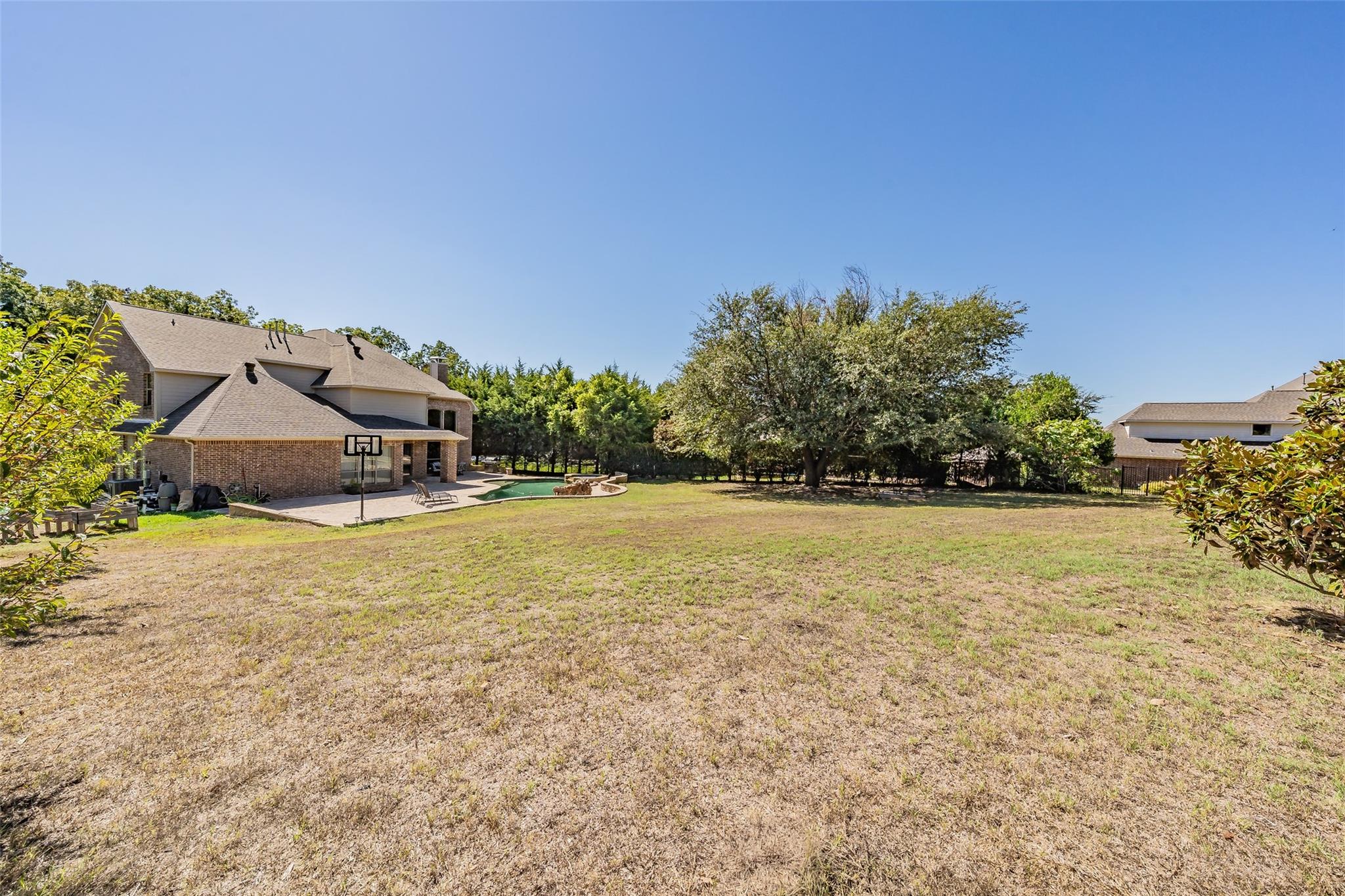 main property photo 36