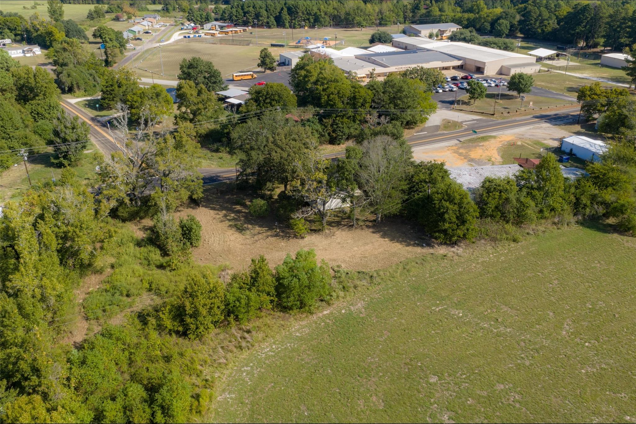main property photo 28