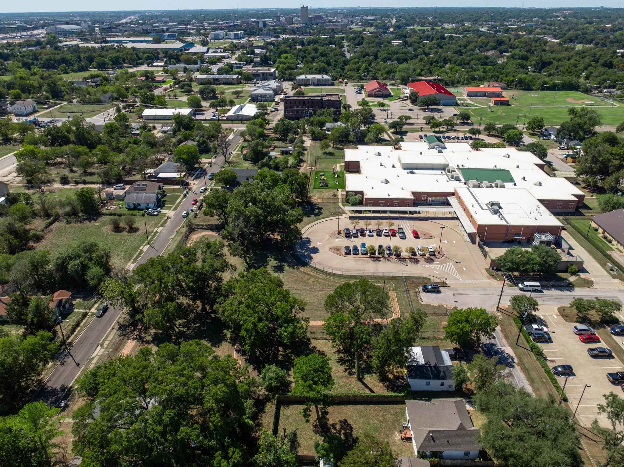 main property photo 29