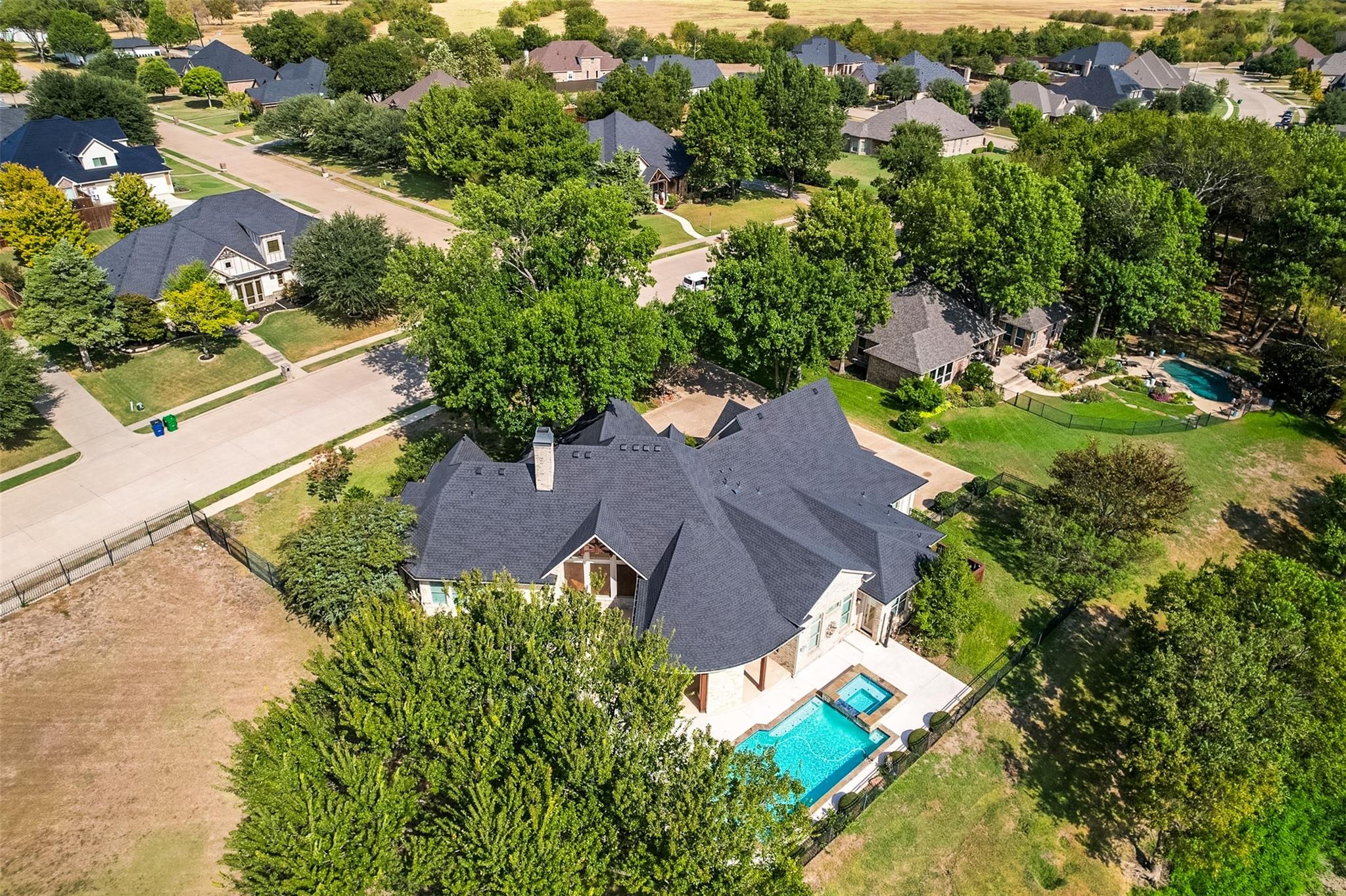 main property photo 34