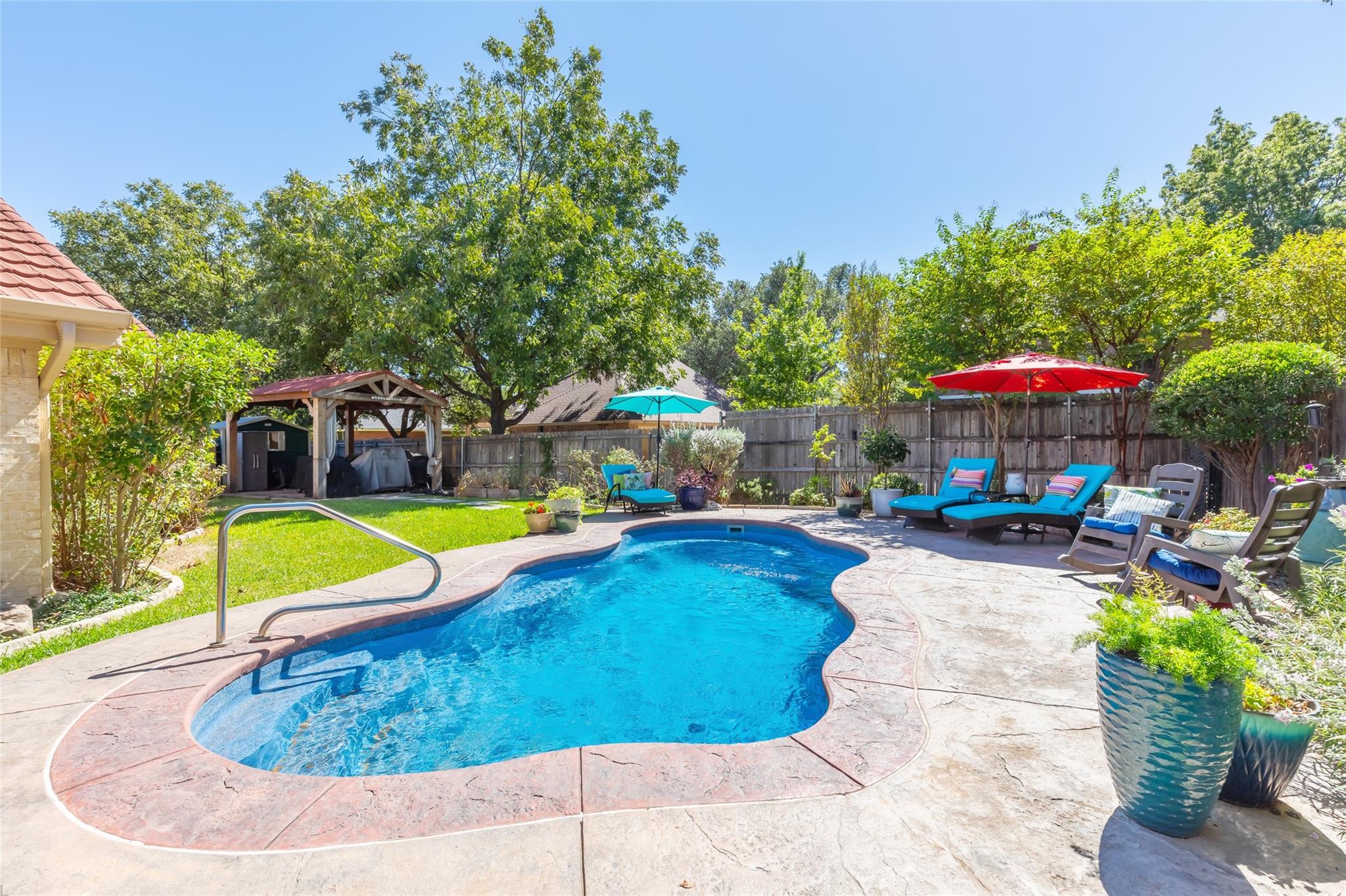 main property photo 37