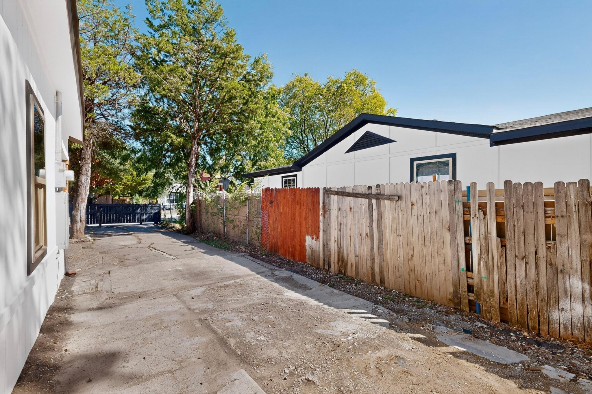 main property photo 33